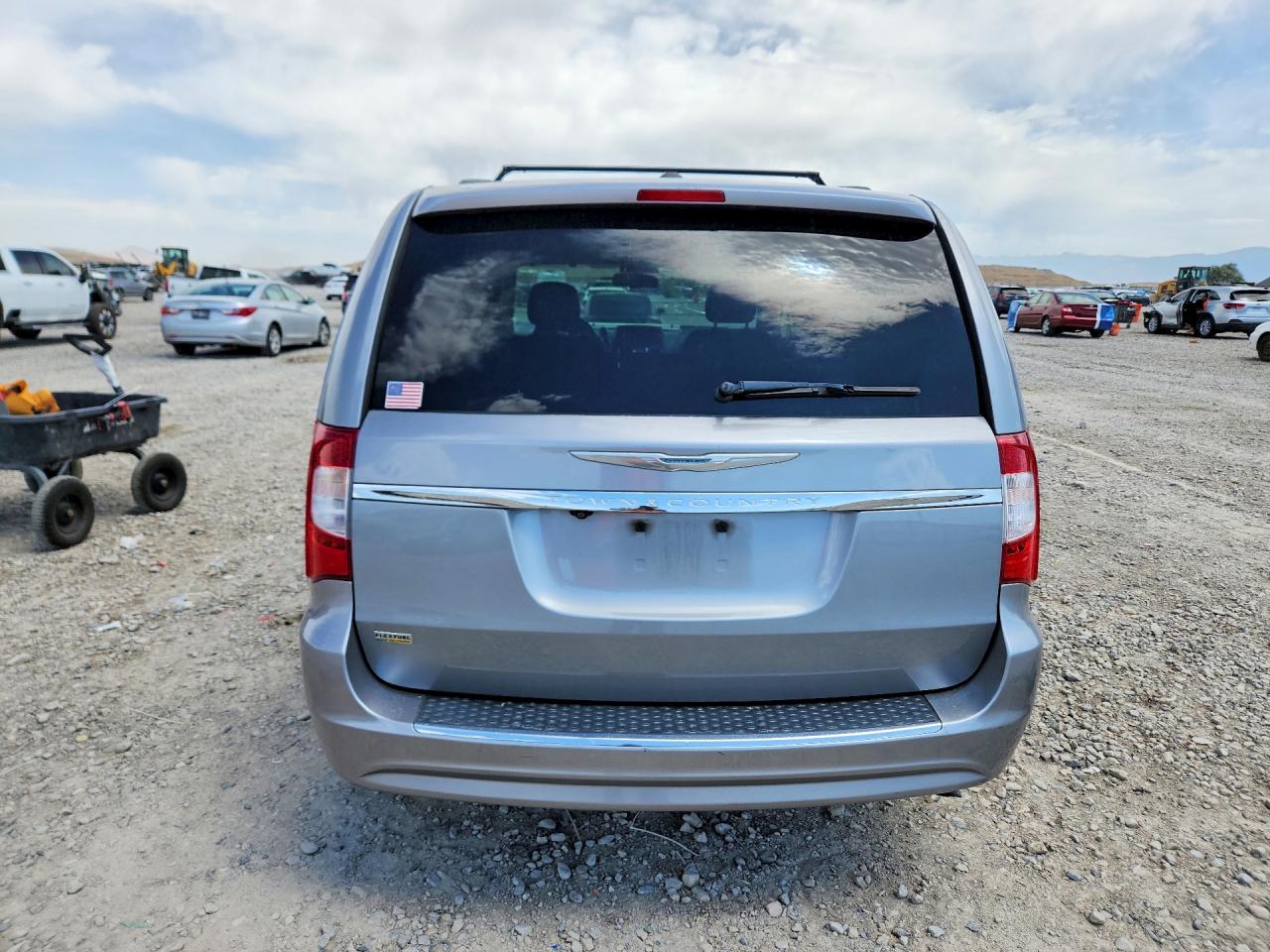 2014 Chrysler Town & Country Touring Silver vin: 2C4RC1BGXER208334