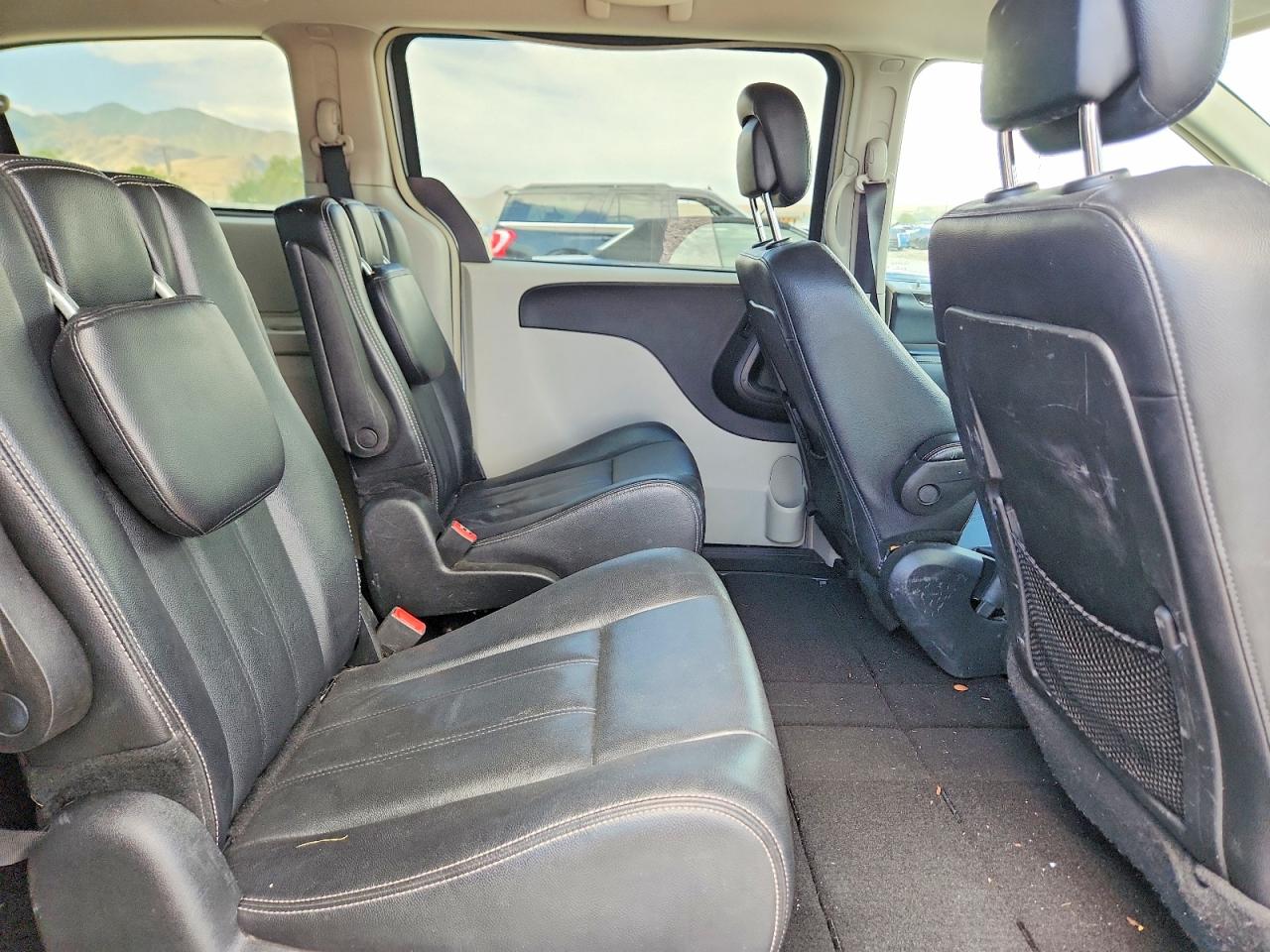 2014 Chrysler Town & Country Touring Silver vin: 2C4RC1BGXER208334