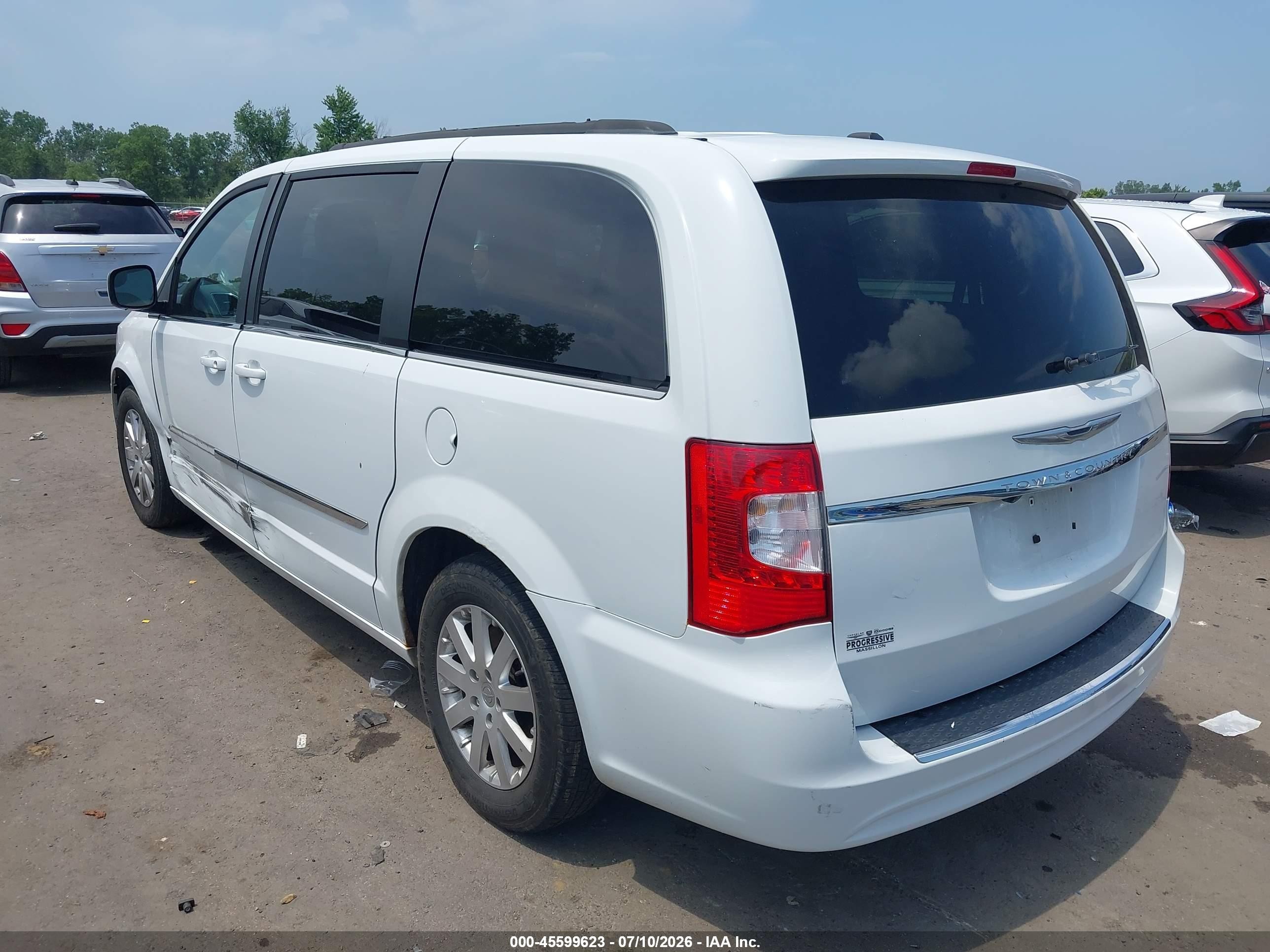 2014 Chrysler Town & Country Touring White vin: 2C4RC1BGXER228275