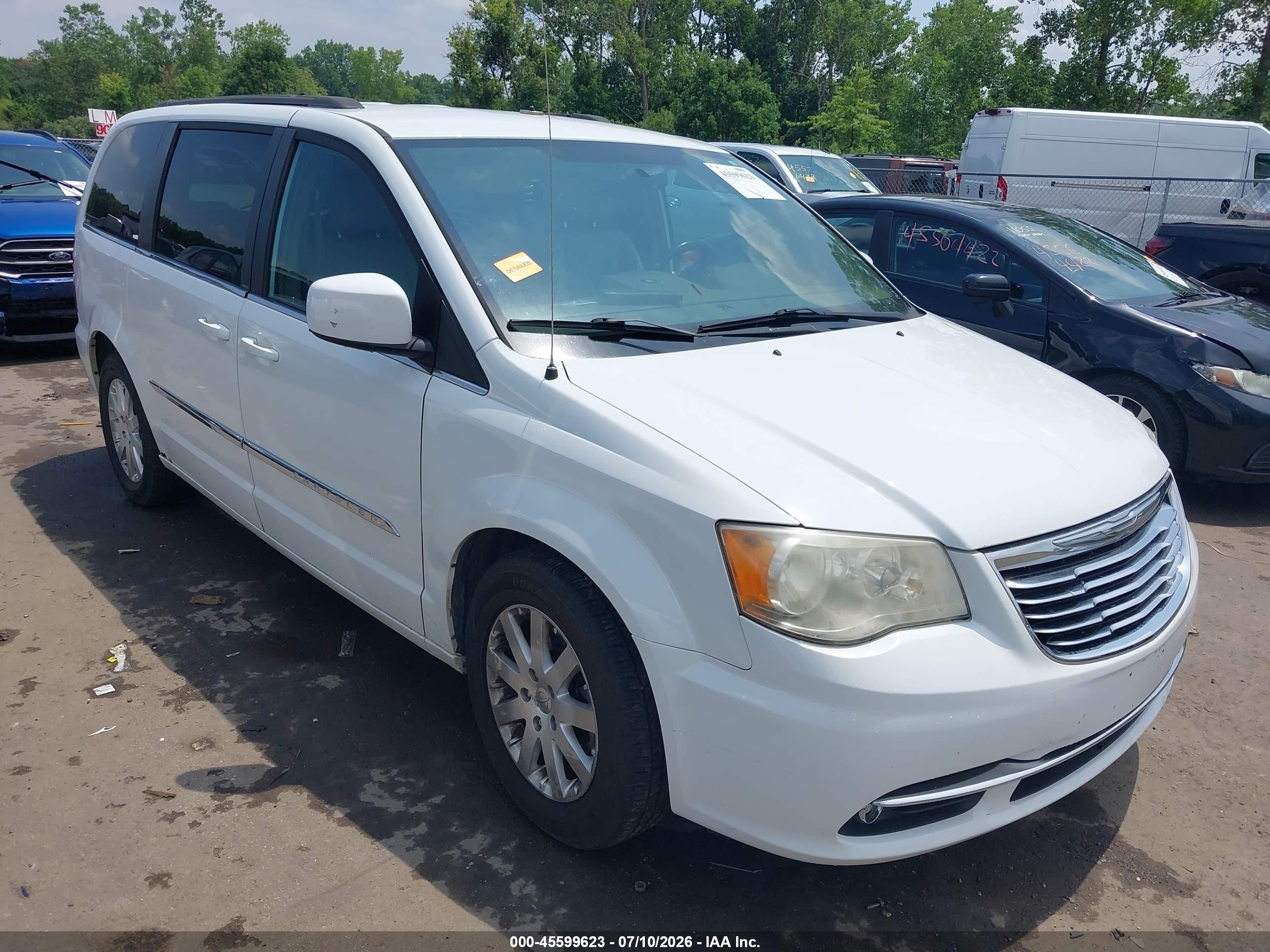 2014 Chrysler Town & Country Touring White vin: 2C4RC1BGXER228275