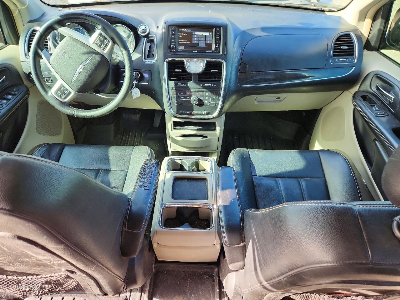 2014 Chrysler Town & Country Touring Silver vin: 2C4RC1BGXER274785