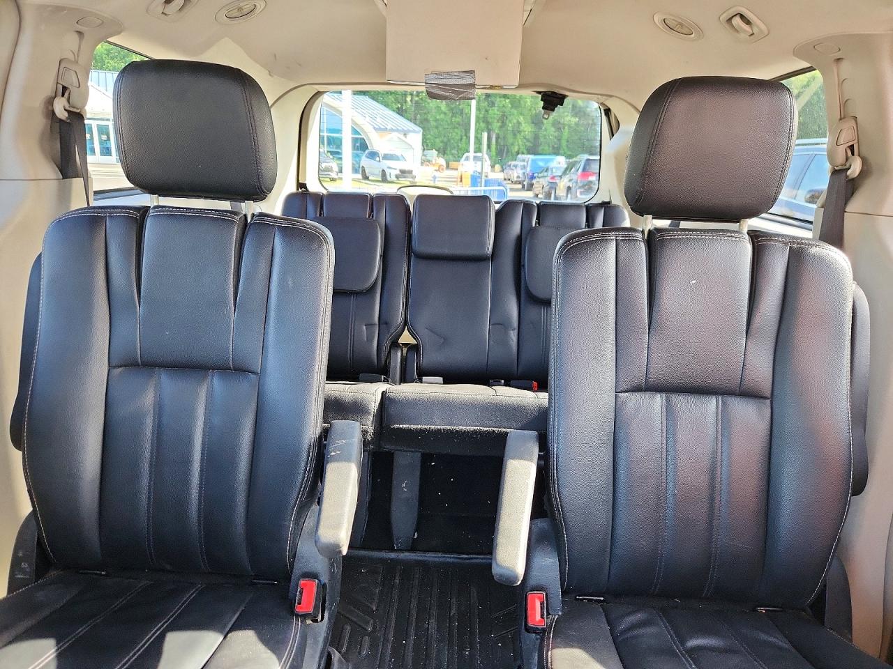 2014 Chrysler Town & Country Touring Silver vin: 2C4RC1BGXER274785