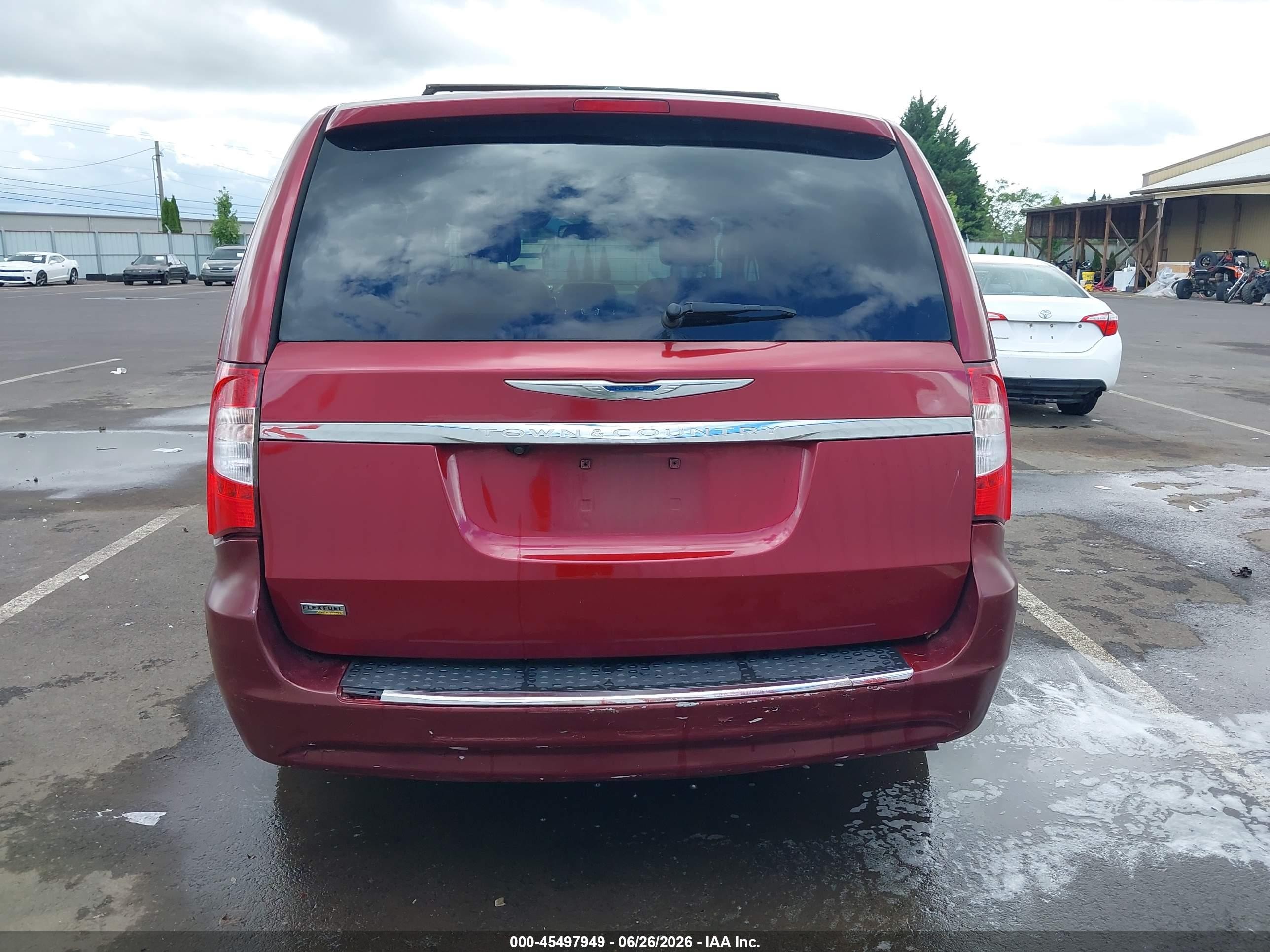 2014 Chrysler Town & Country Touring Red vin: 2C4RC1BGXER326903