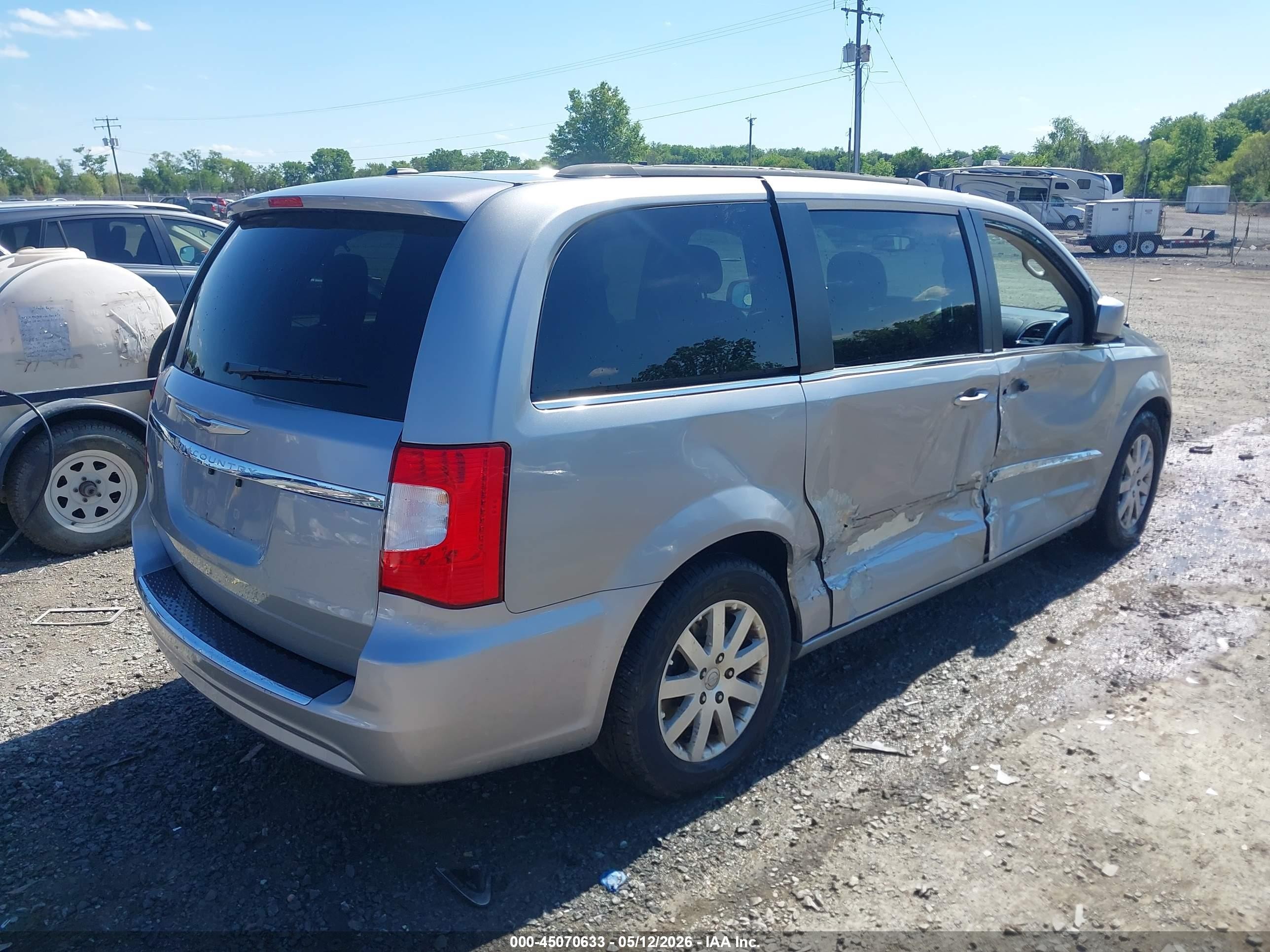 2014 Chrysler Town & Country Touring Silver vin: 2C4RC1BGXER348190