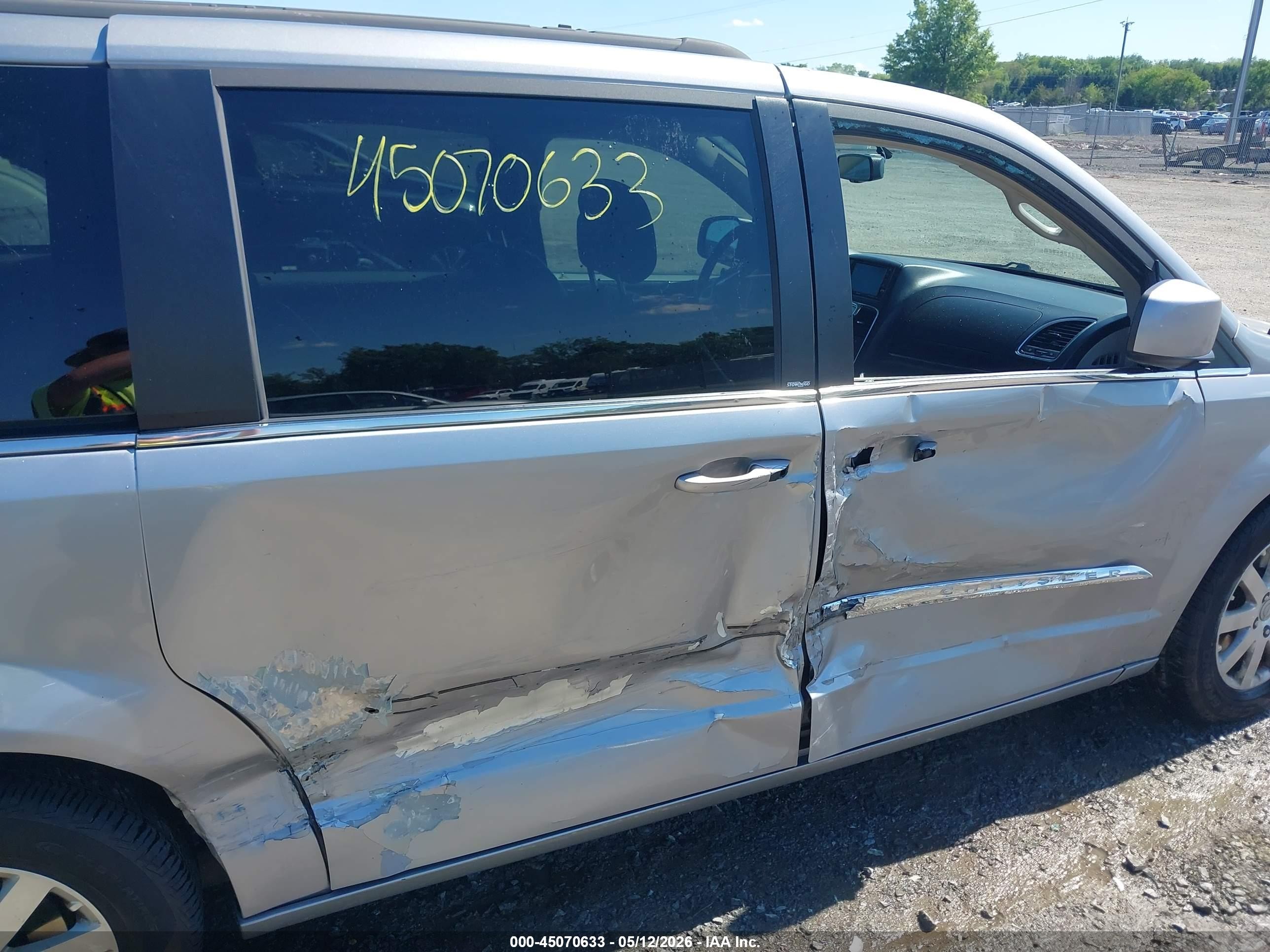 2014 Chrysler Town & Country Touring Silver vin: 2C4RC1BGXER348190