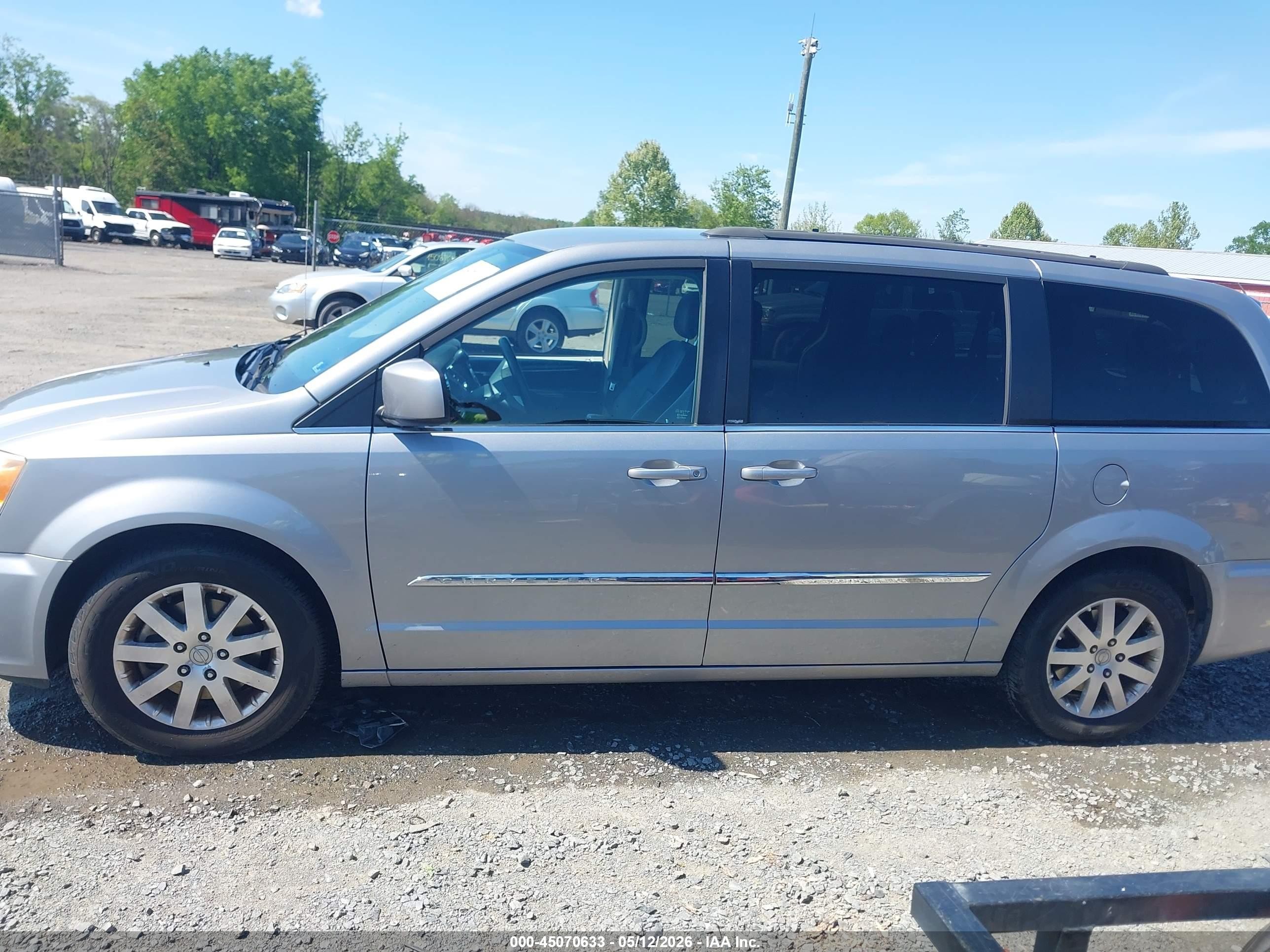 2014 Chrysler Town & Country Touring Silver vin: 2C4RC1BGXER348190
