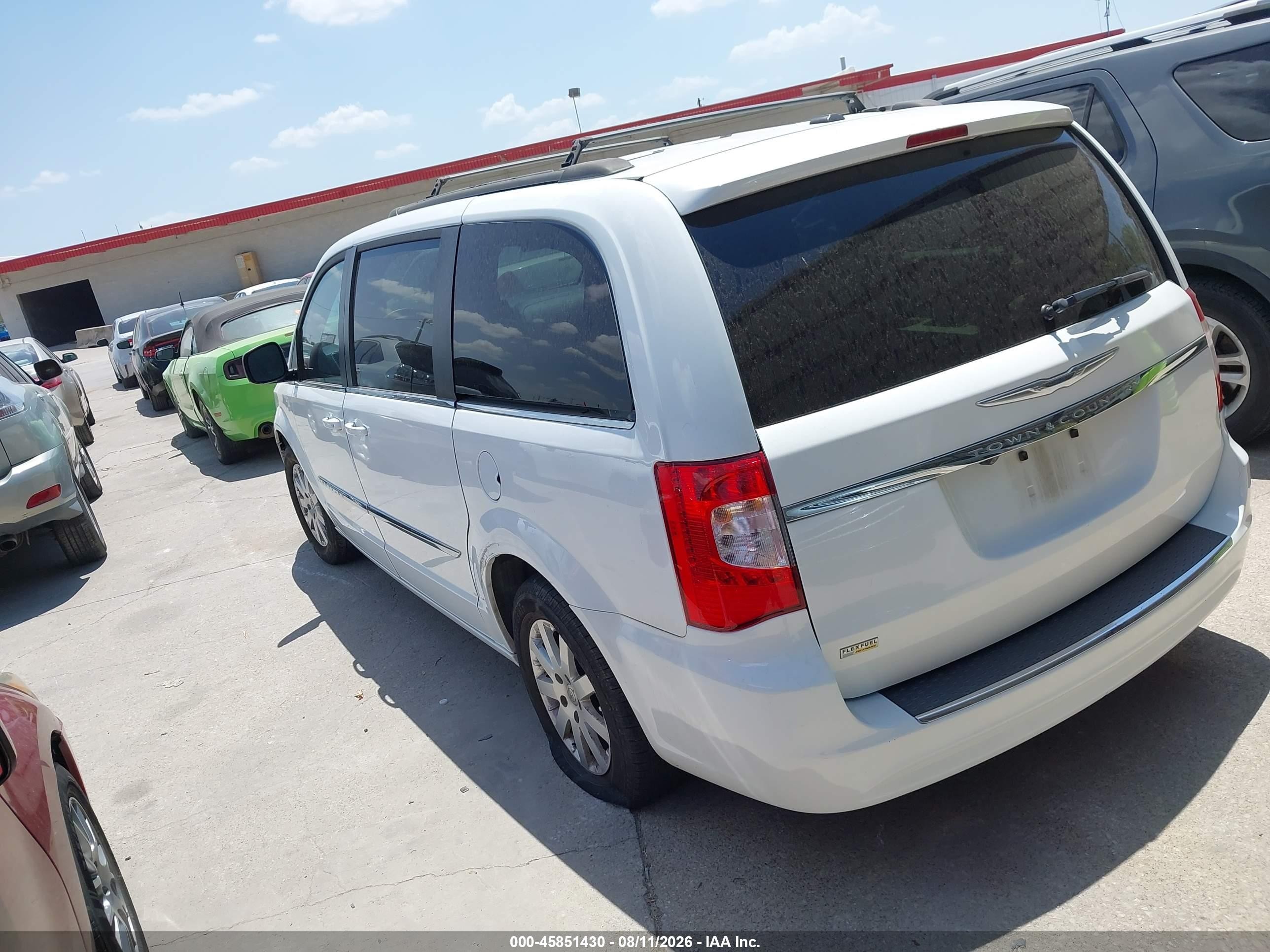 2014 Chrysler Town & Country Touring White vin: 2C4RC1BGXER363806