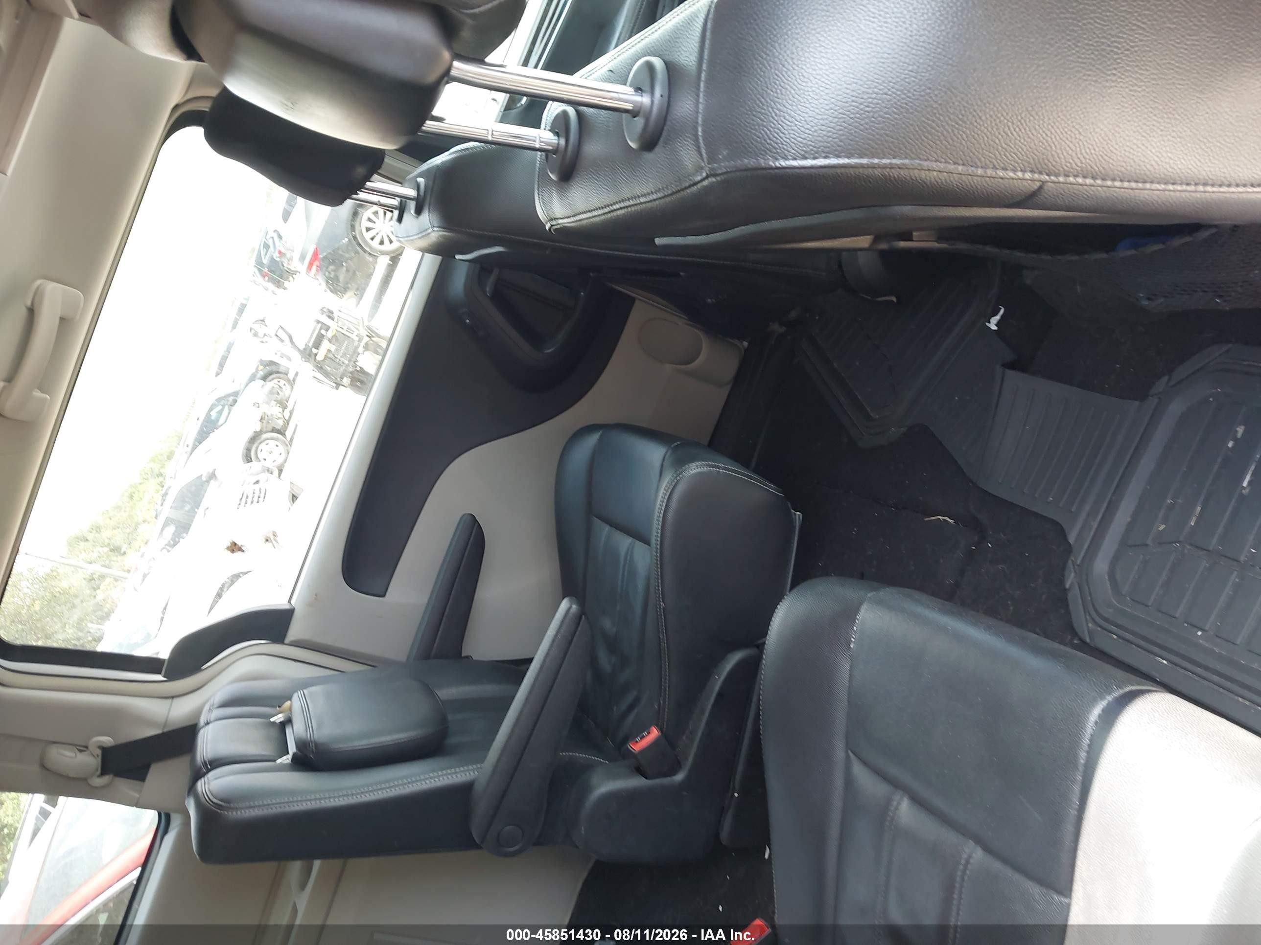 2014 Chrysler Town & Country Touring White vin: 2C4RC1BGXER363806