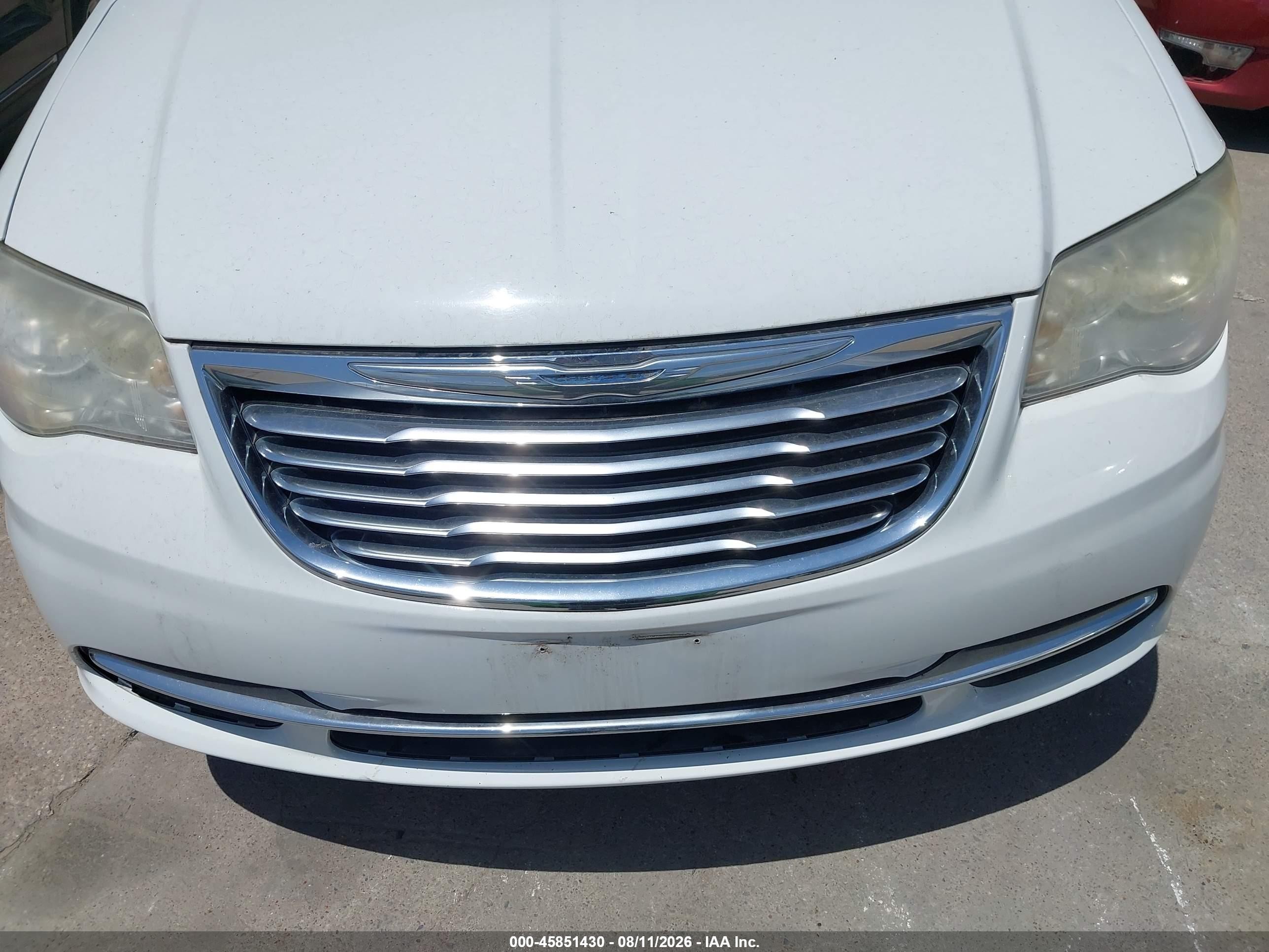 2014 Chrysler Town & Country Touring White vin: 2C4RC1BGXER363806
