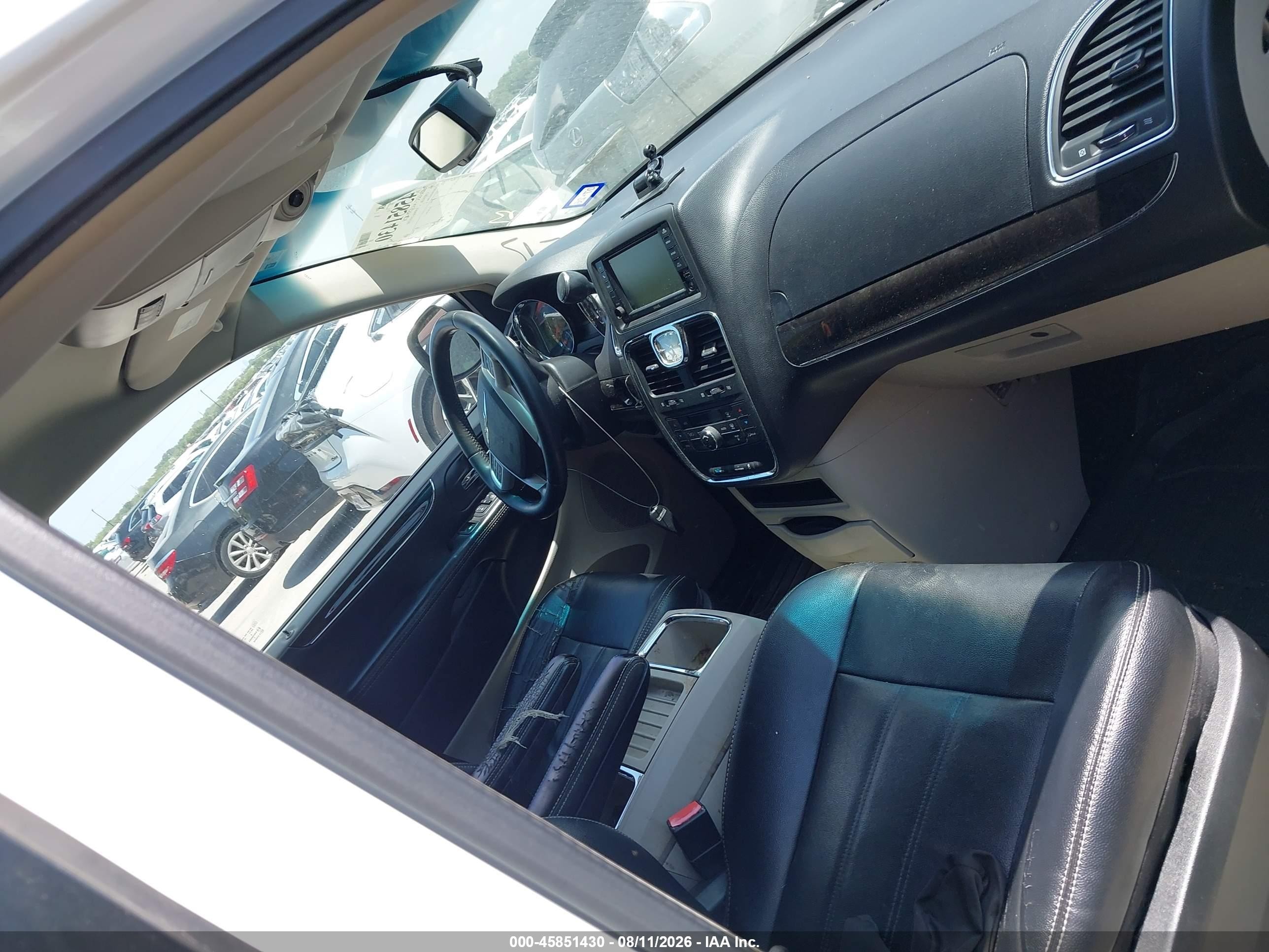 2014 Chrysler Town & Country Touring White vin: 2C4RC1BGXER363806