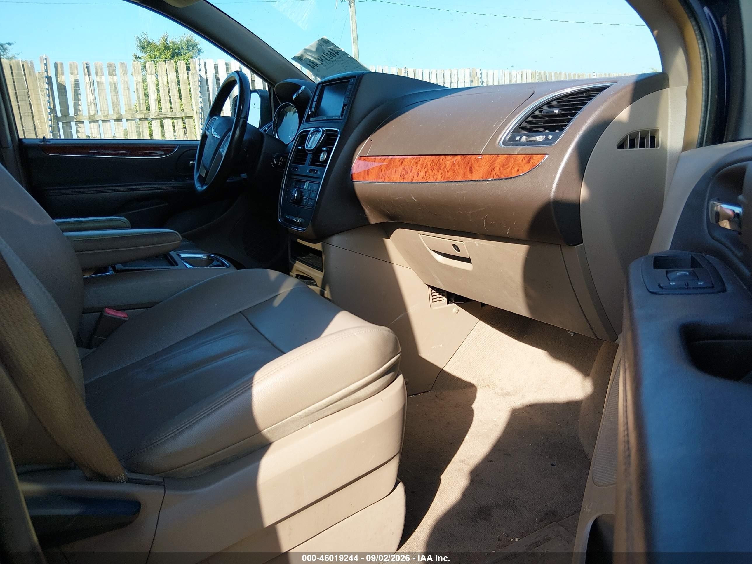 2014 Chrysler Town & Country Touring Blue vin: 2C4RC1BGXER377284