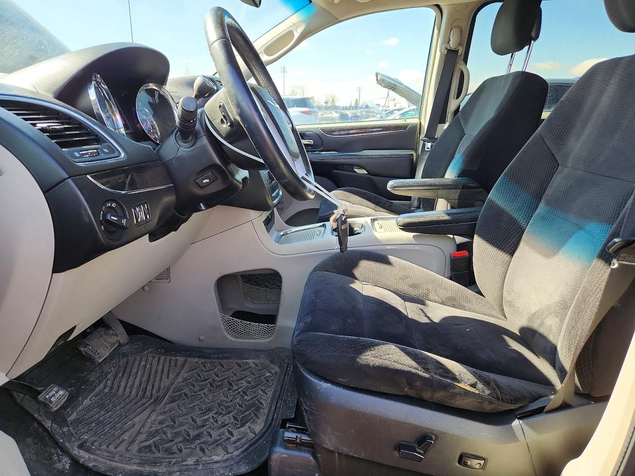 2014 Chrysler Town & Country Touring Black vin: 2C4RC1BGXER386308