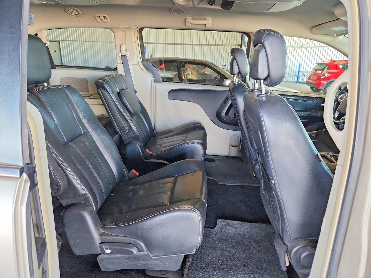 2014 Chrysler Town & Country Touring Tan vin: 2C4RC1BGXER397809