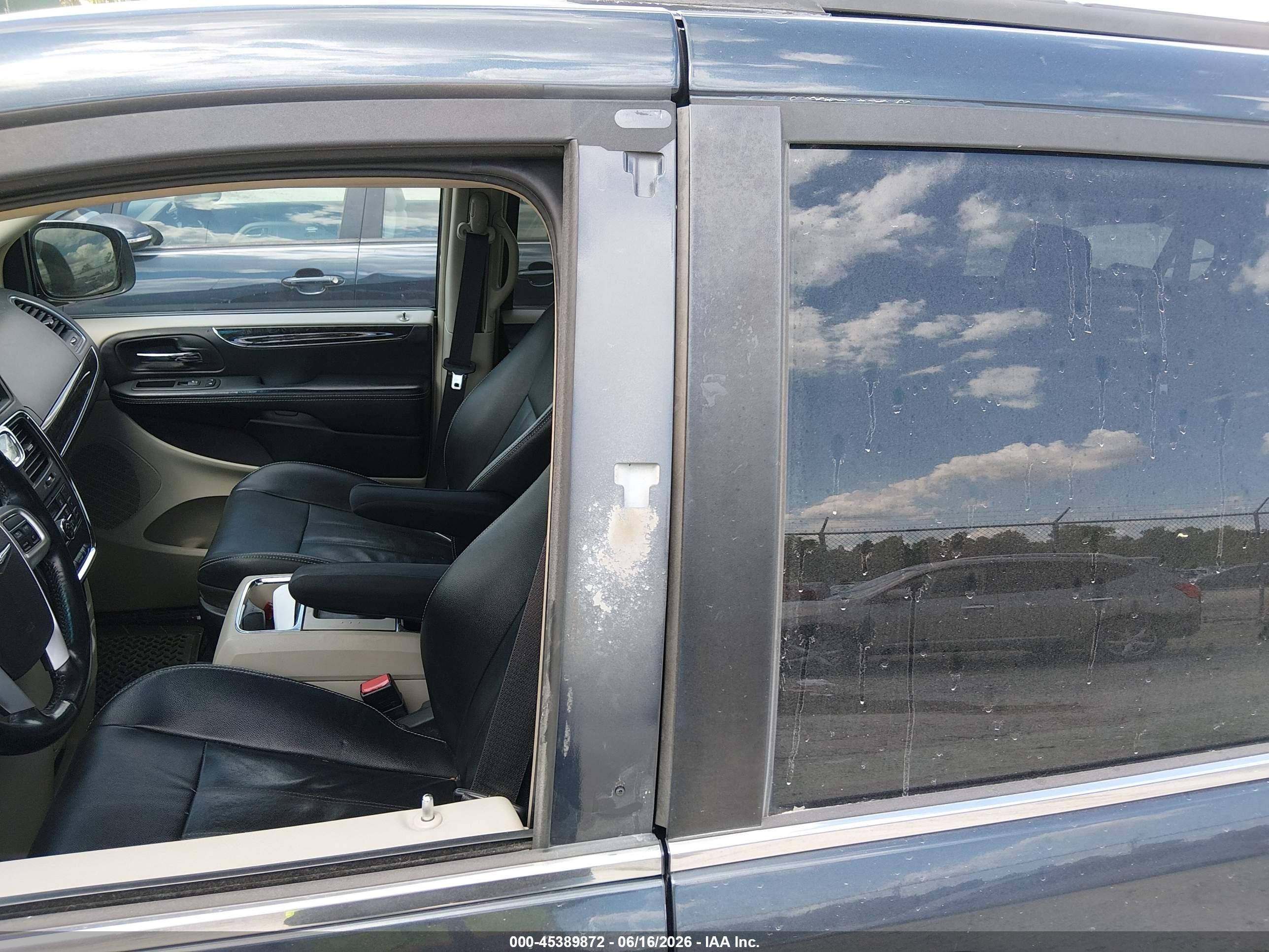 2014 Chrysler Town & Country Touring Серый vin: 2C4RC1BGXER397924