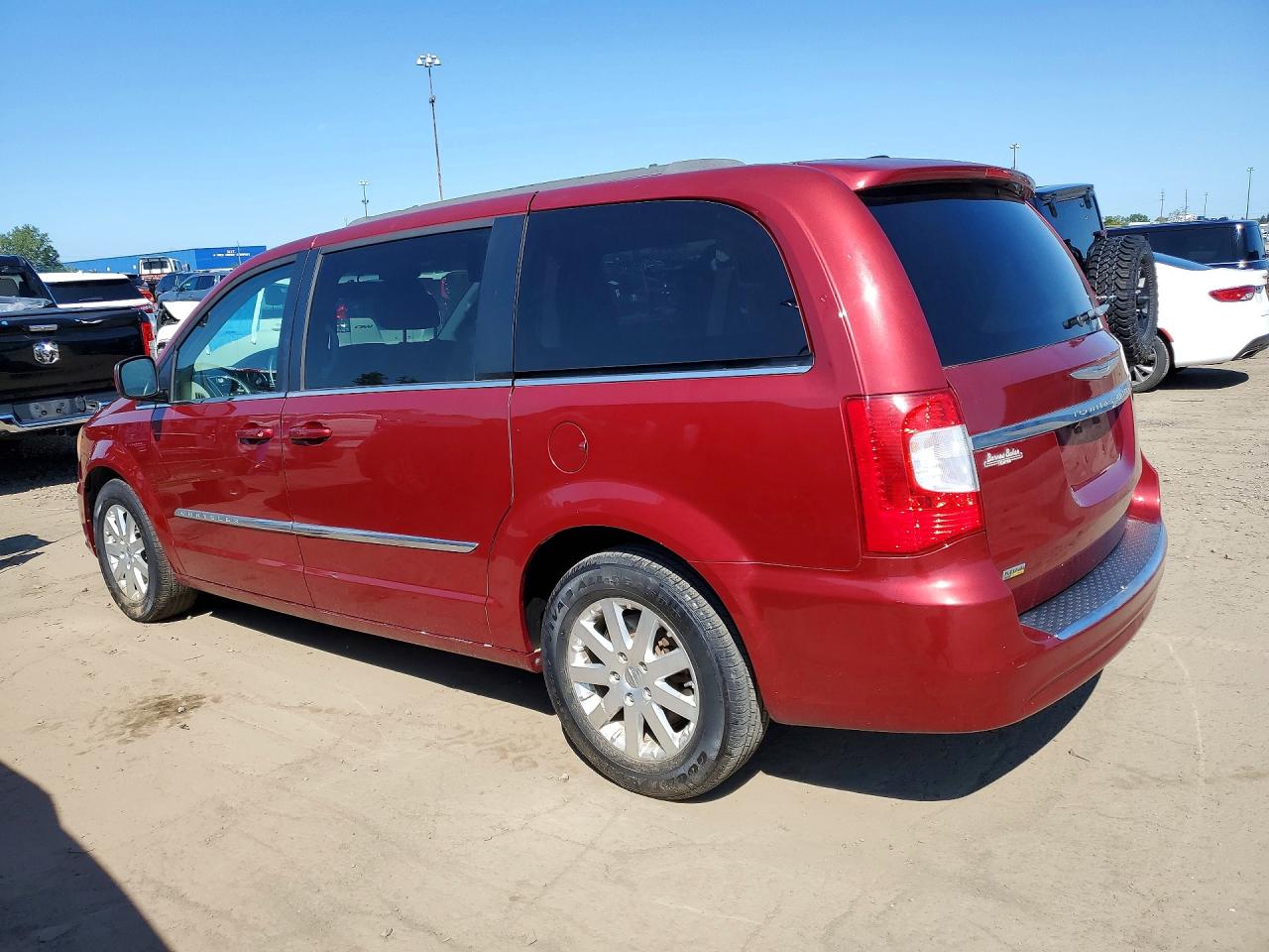 2014 Chrysler Town & Country Touring Red vin: 2C4RC1BGXER398829