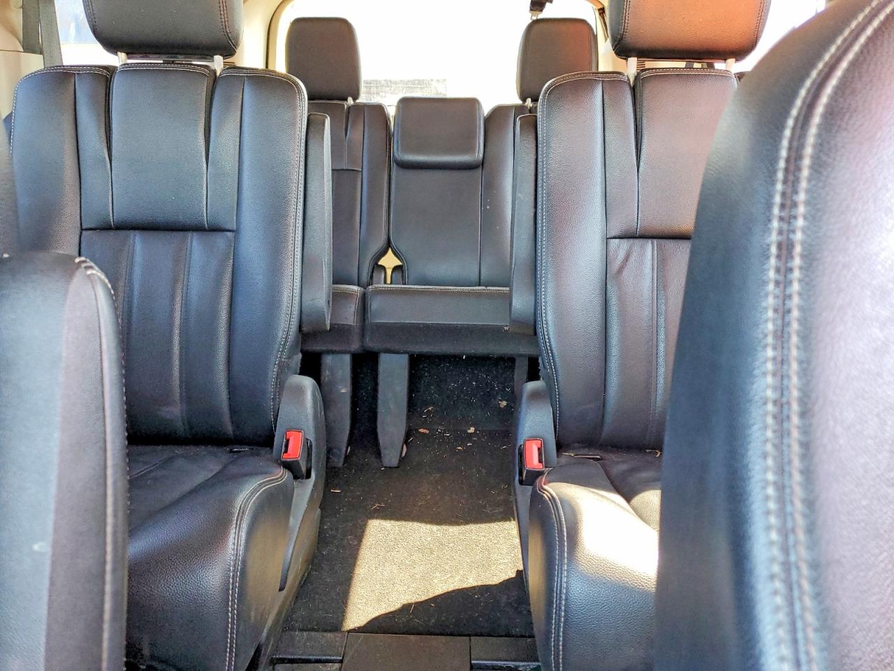 2014 Chrysler Town & Country Touring Red vin: 2C4RC1BGXER398829