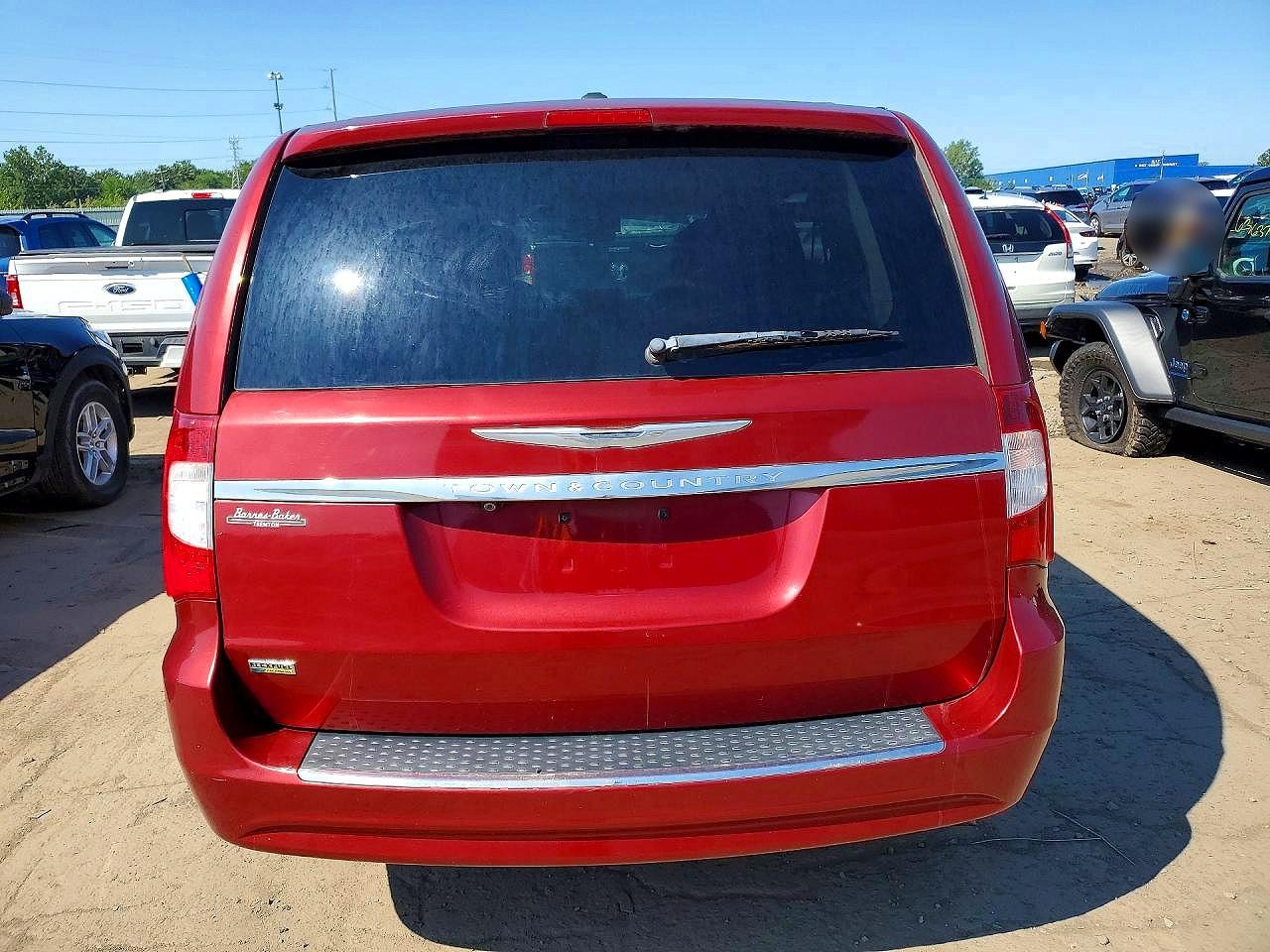 2014 Chrysler Town & Country Touring Red vin: 2C4RC1BGXER398829