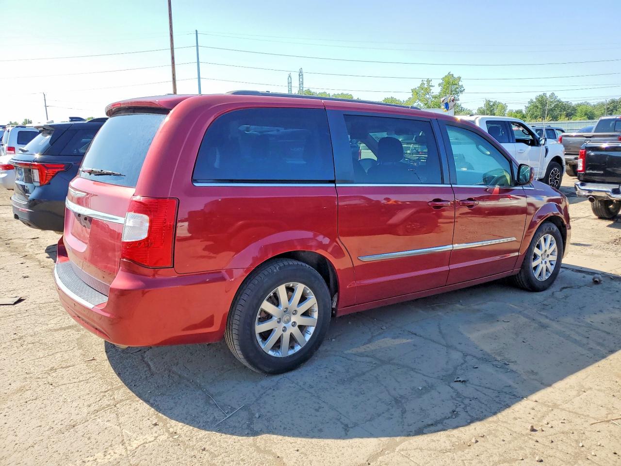 2014 Chrysler Town & Country Touring Red vin: 2C4RC1BGXER398829