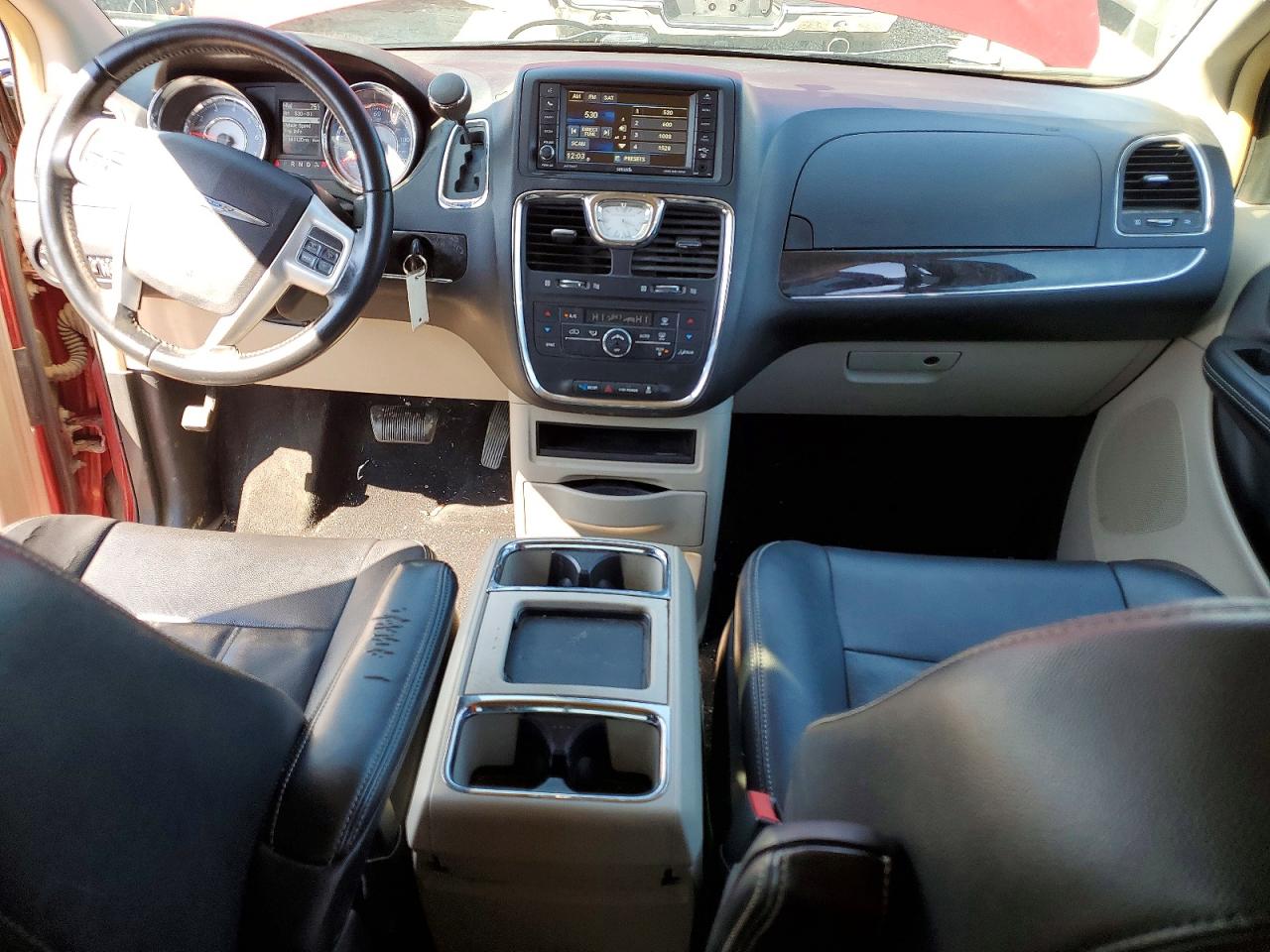 2014 Chrysler Town & Country Touring Red vin: 2C4RC1BGXER398829