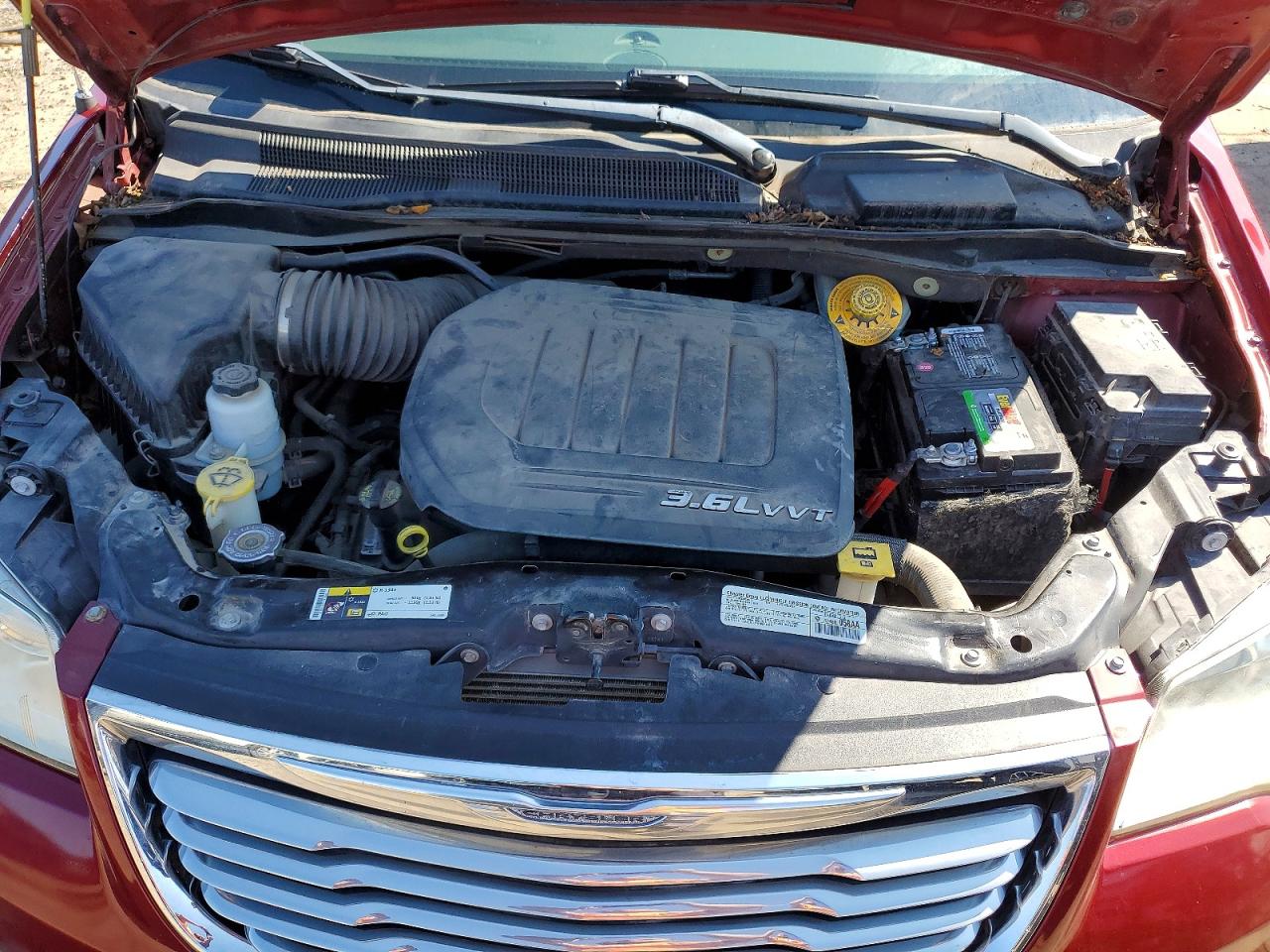 2014 Chrysler Town & Country Touring Red vin: 2C4RC1BGXER398829