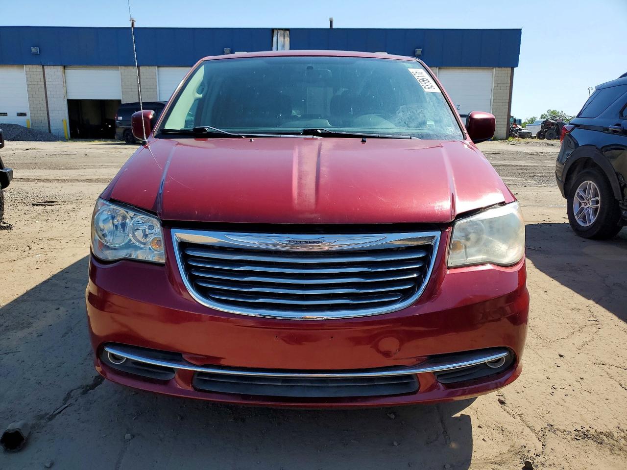2014 Chrysler Town & Country Touring Red vin: 2C4RC1BGXER398829