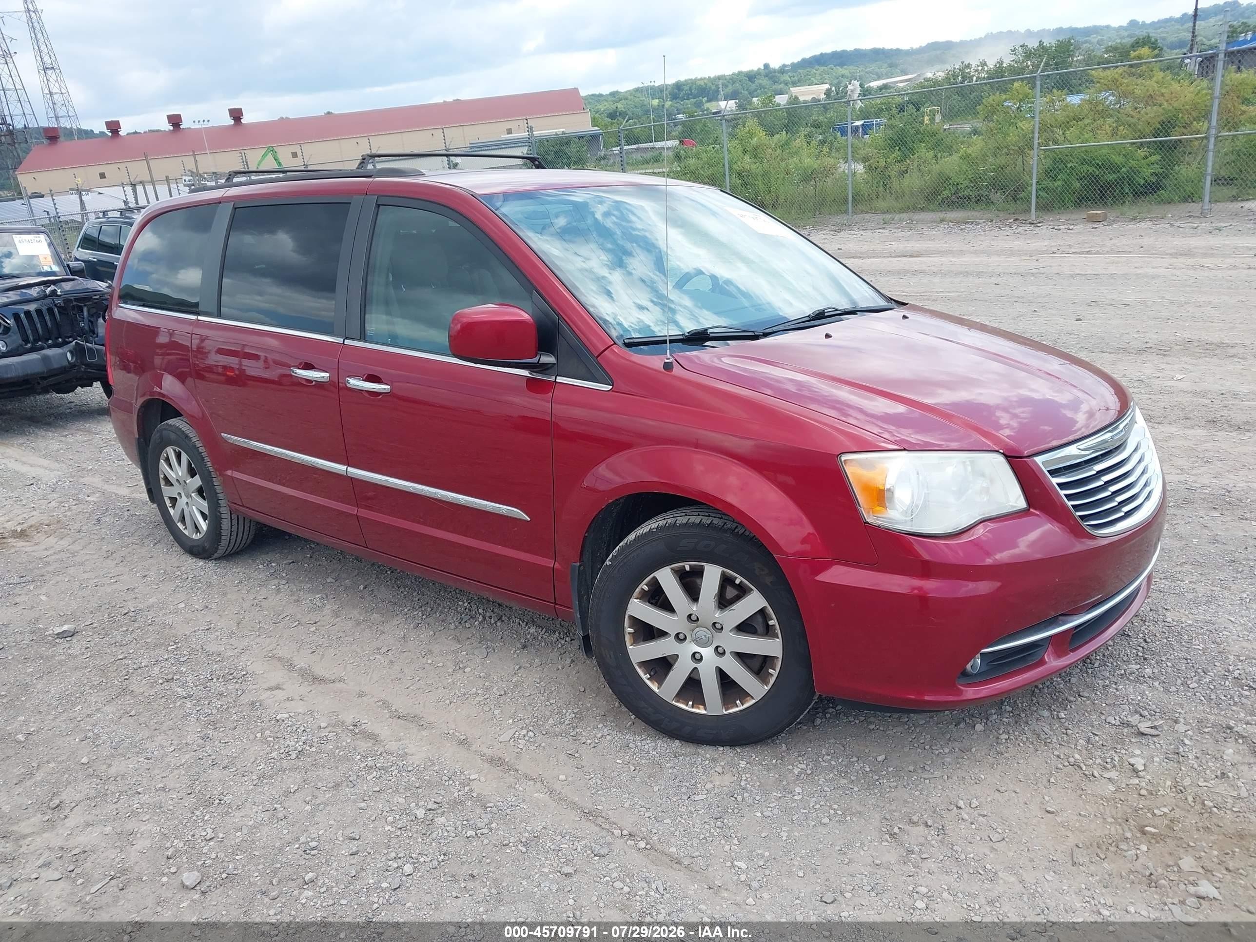 2014 Chrysler Town & Country Touring Red vin: 2C4RC1BGXER423616