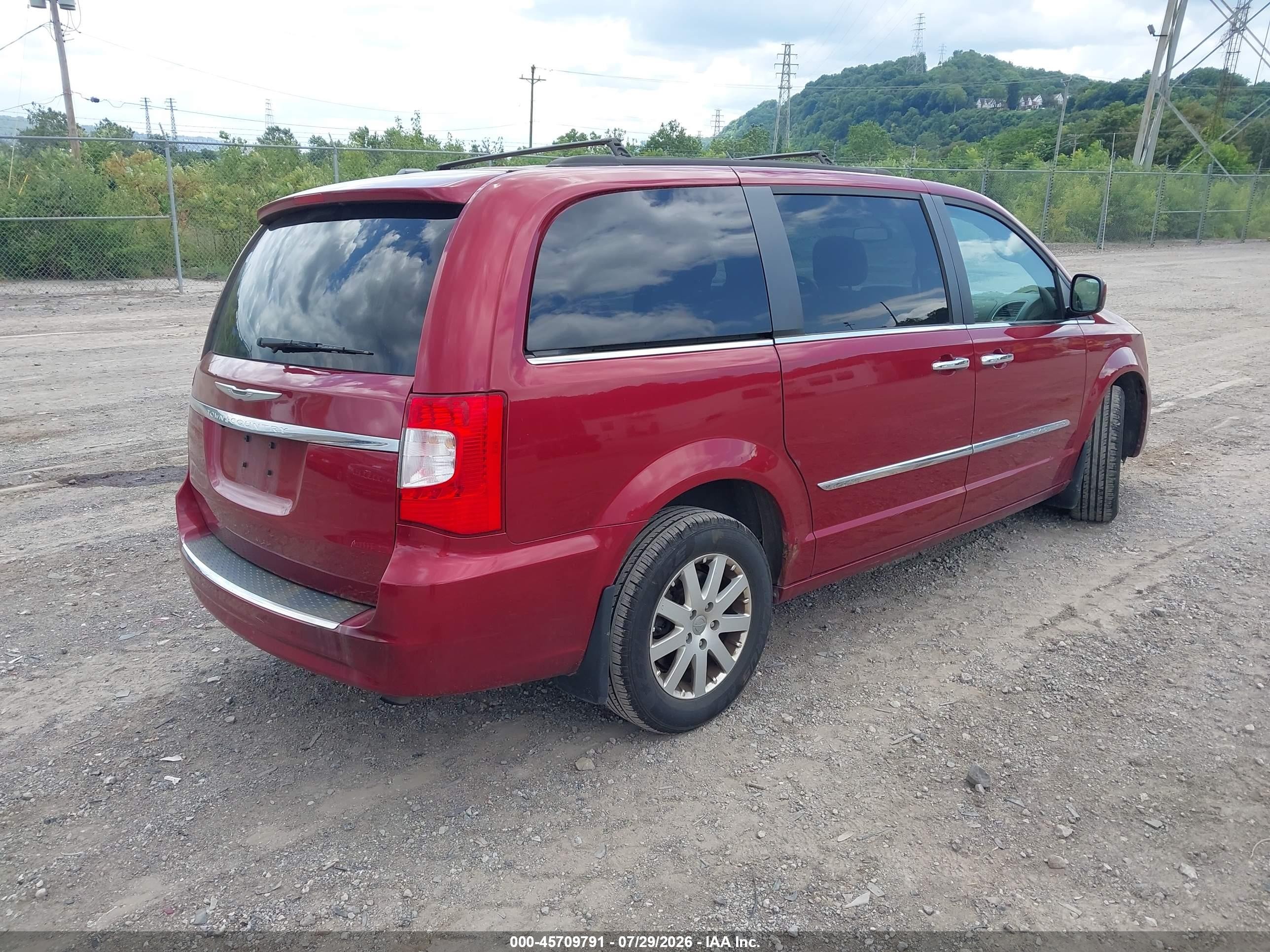 2014 Chrysler Town & Country Touring Red vin: 2C4RC1BGXER423616
