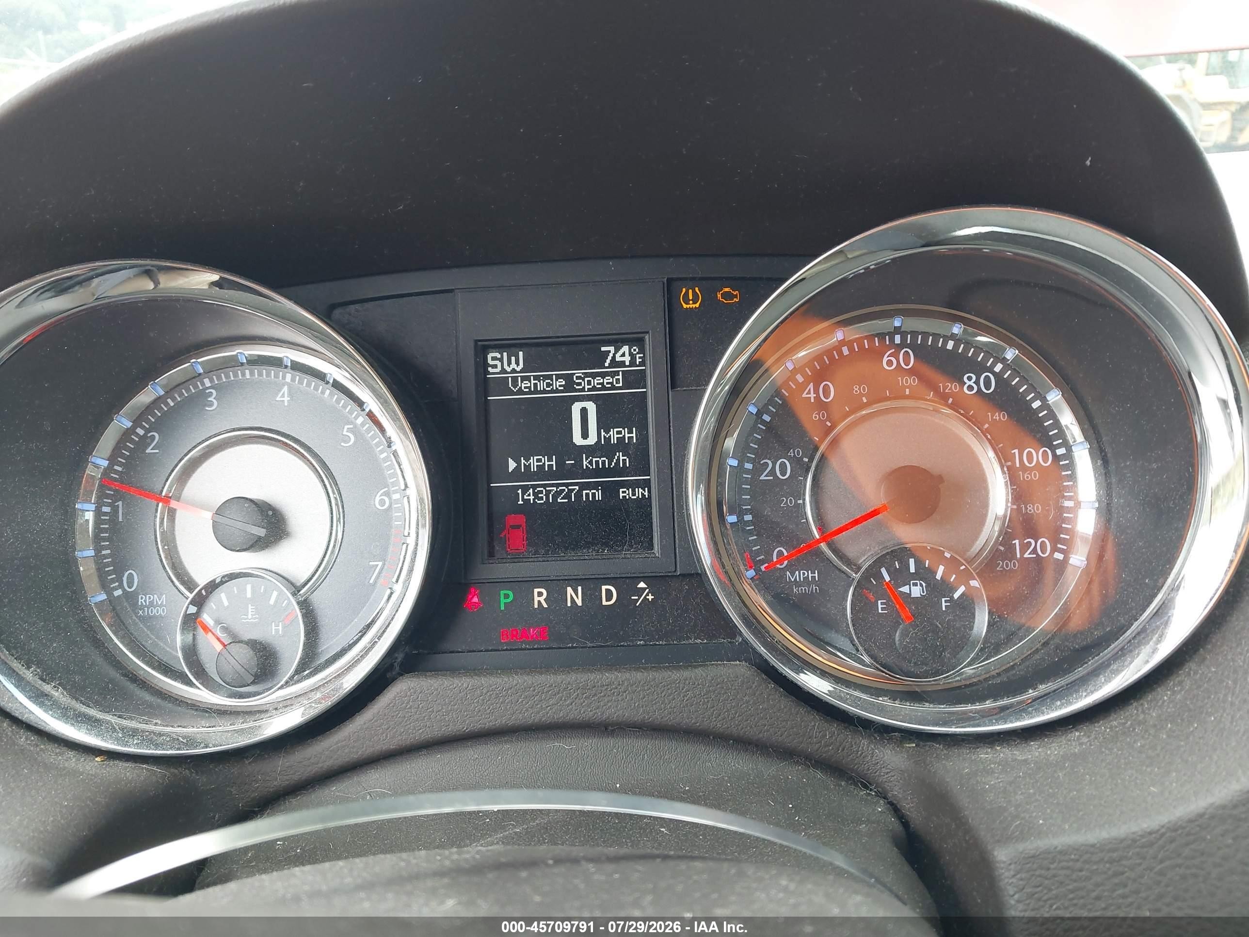 2014 Chrysler Town & Country Touring Red vin: 2C4RC1BGXER423616