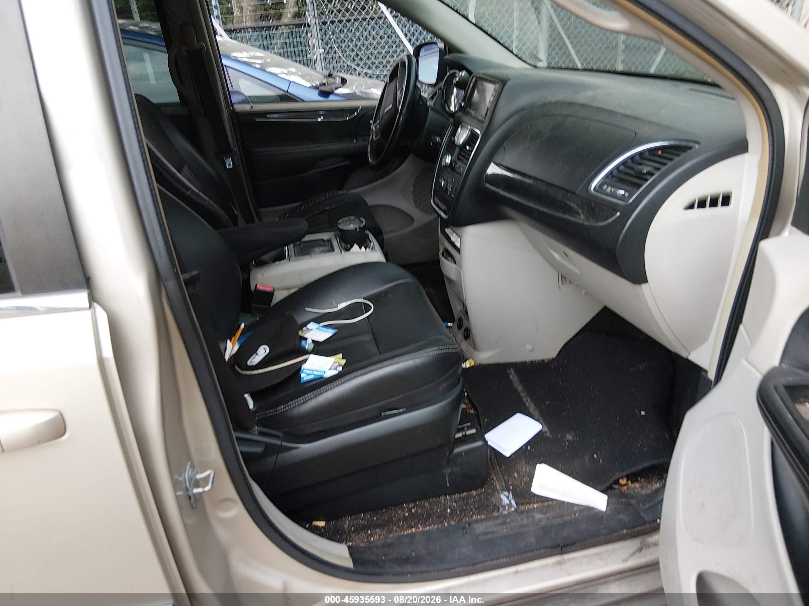 2014 Chrysler Town & Country Touring Tan vin: 2C4RC1BGXER440755