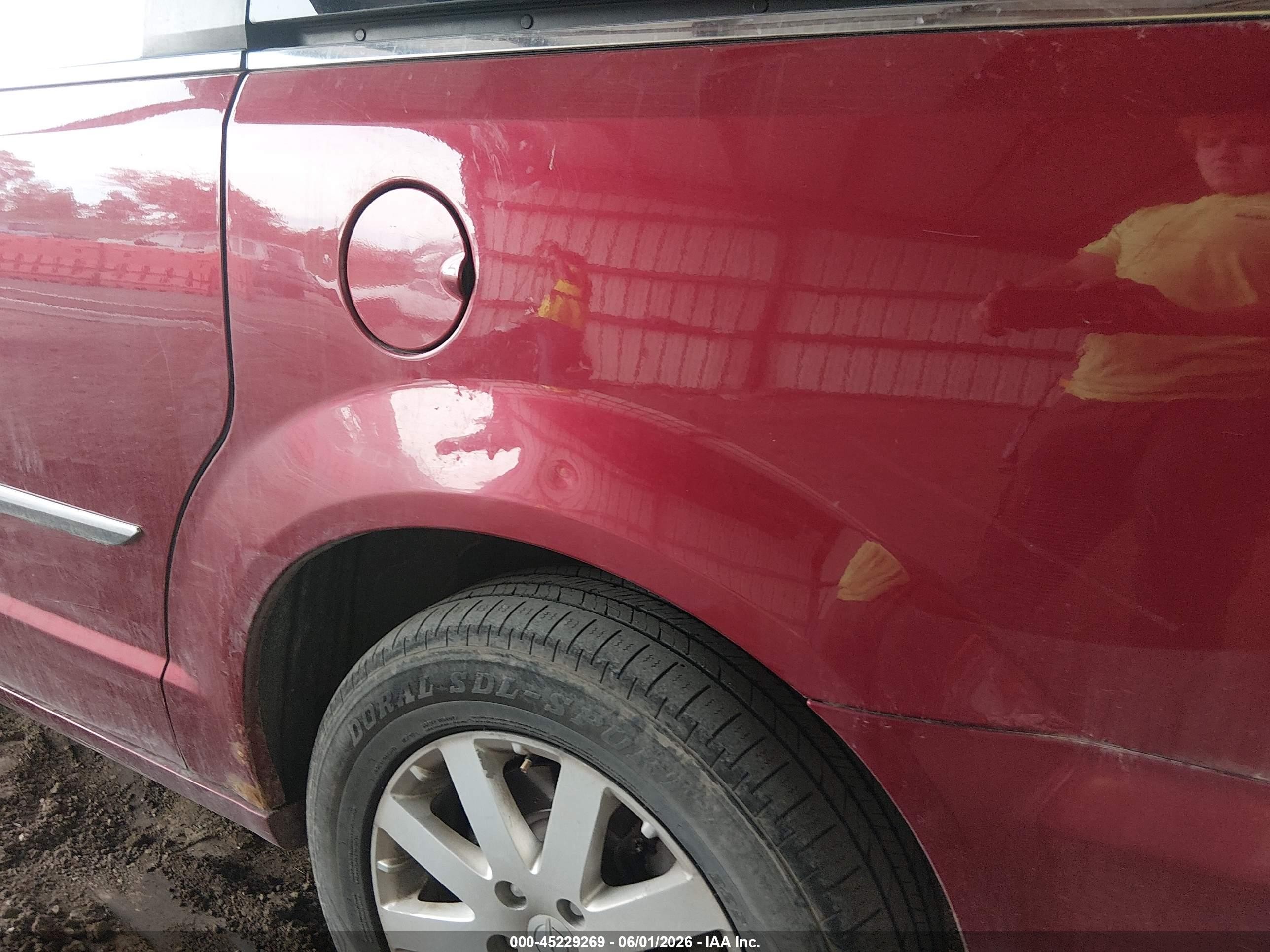 2014 Chrysler Town & Country Touring Red vin: 2C4RC1BGXER454834