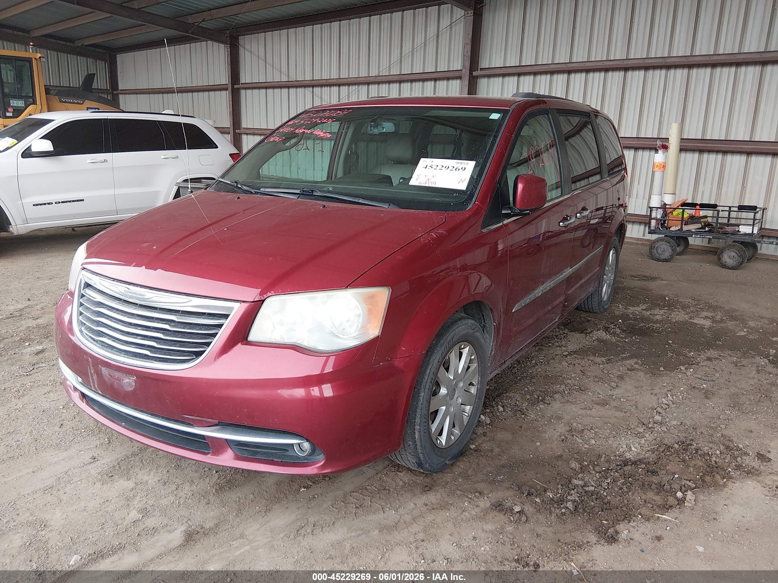 2014 Chrysler Town & Country Touring Red vin: 2C4RC1BGXER454834