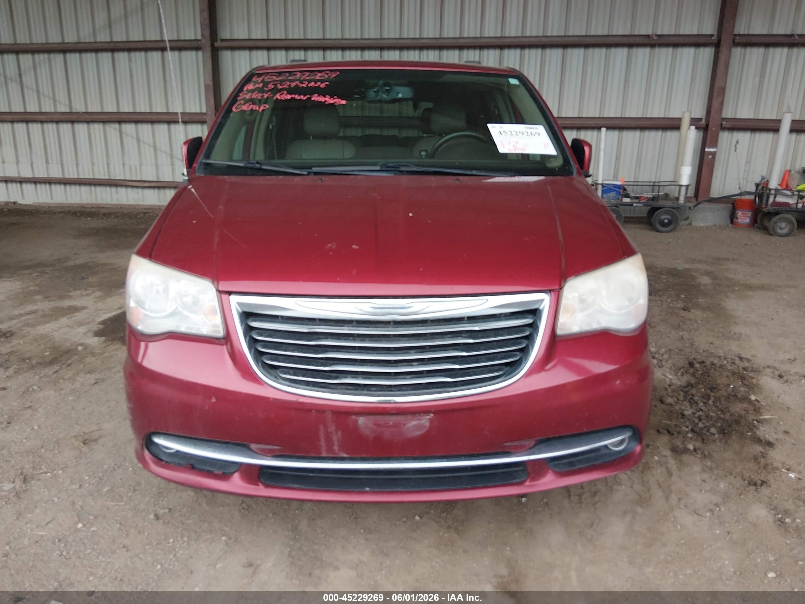 2014 Chrysler Town & Country Touring Red vin: 2C4RC1BGXER454834