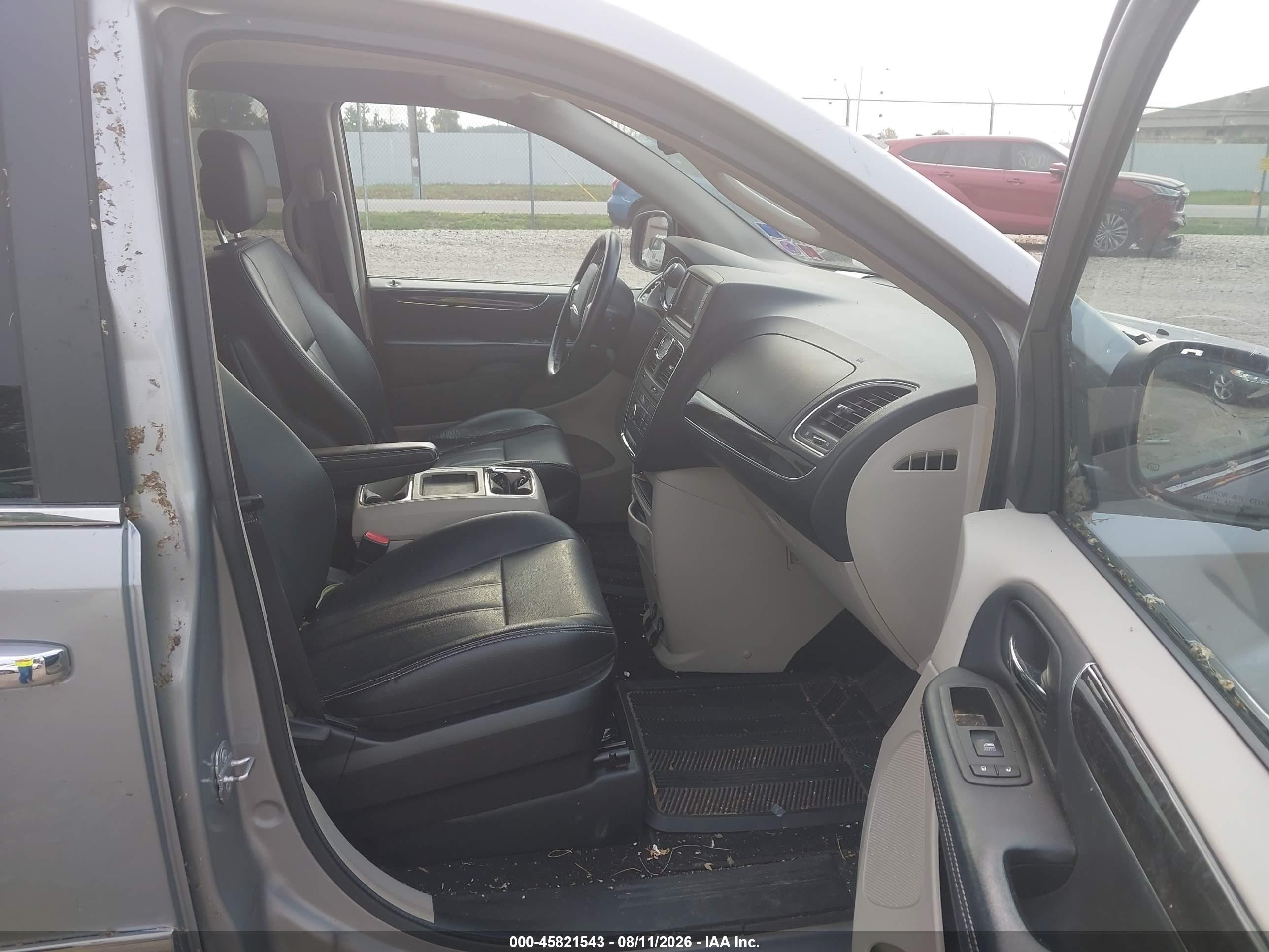 2014 Chrysler Town & Country Touring Silver vin: 2C4RC1BGXER469527