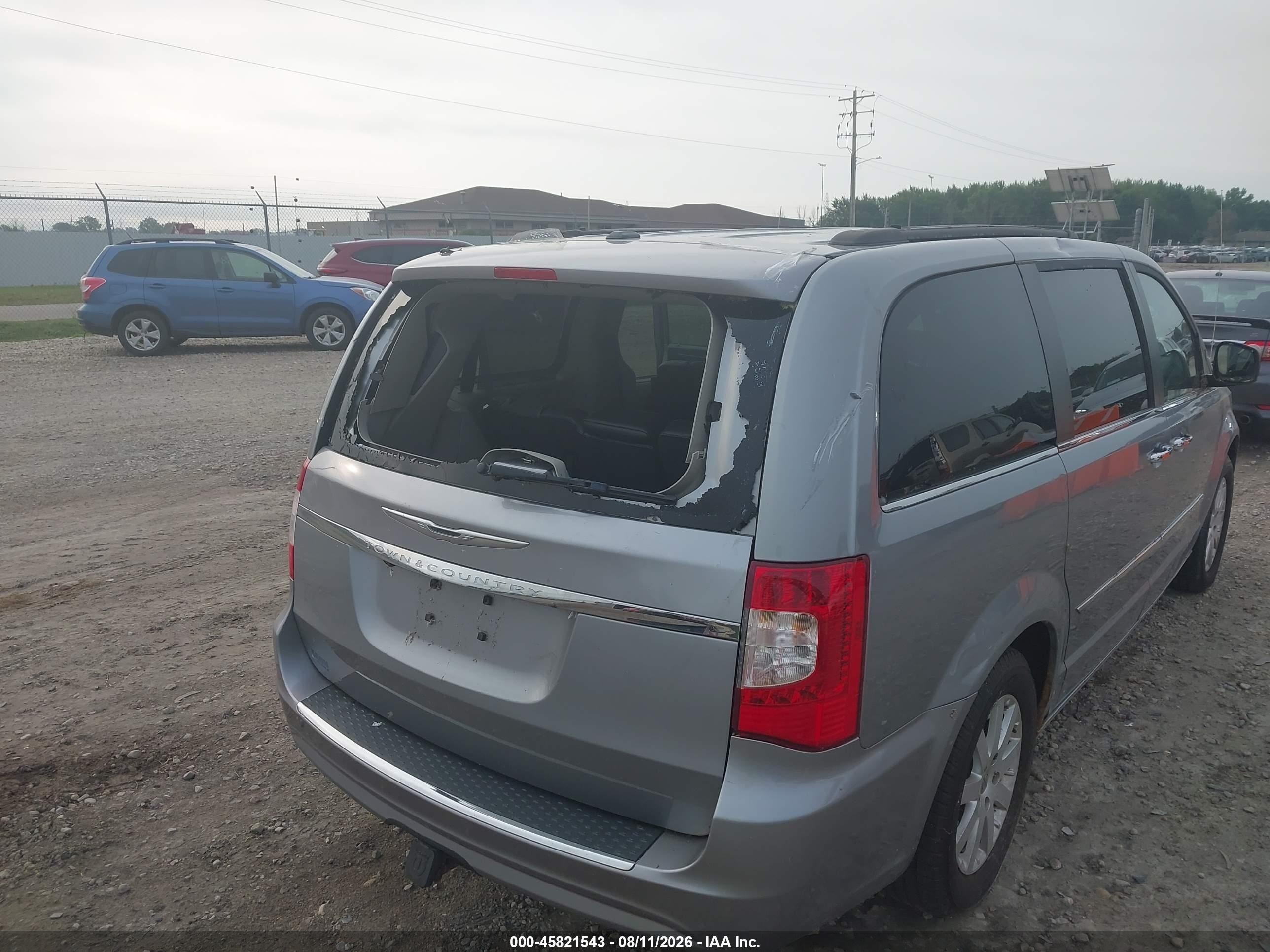2014 Chrysler Town & Country Touring Silver vin: 2C4RC1BGXER469527