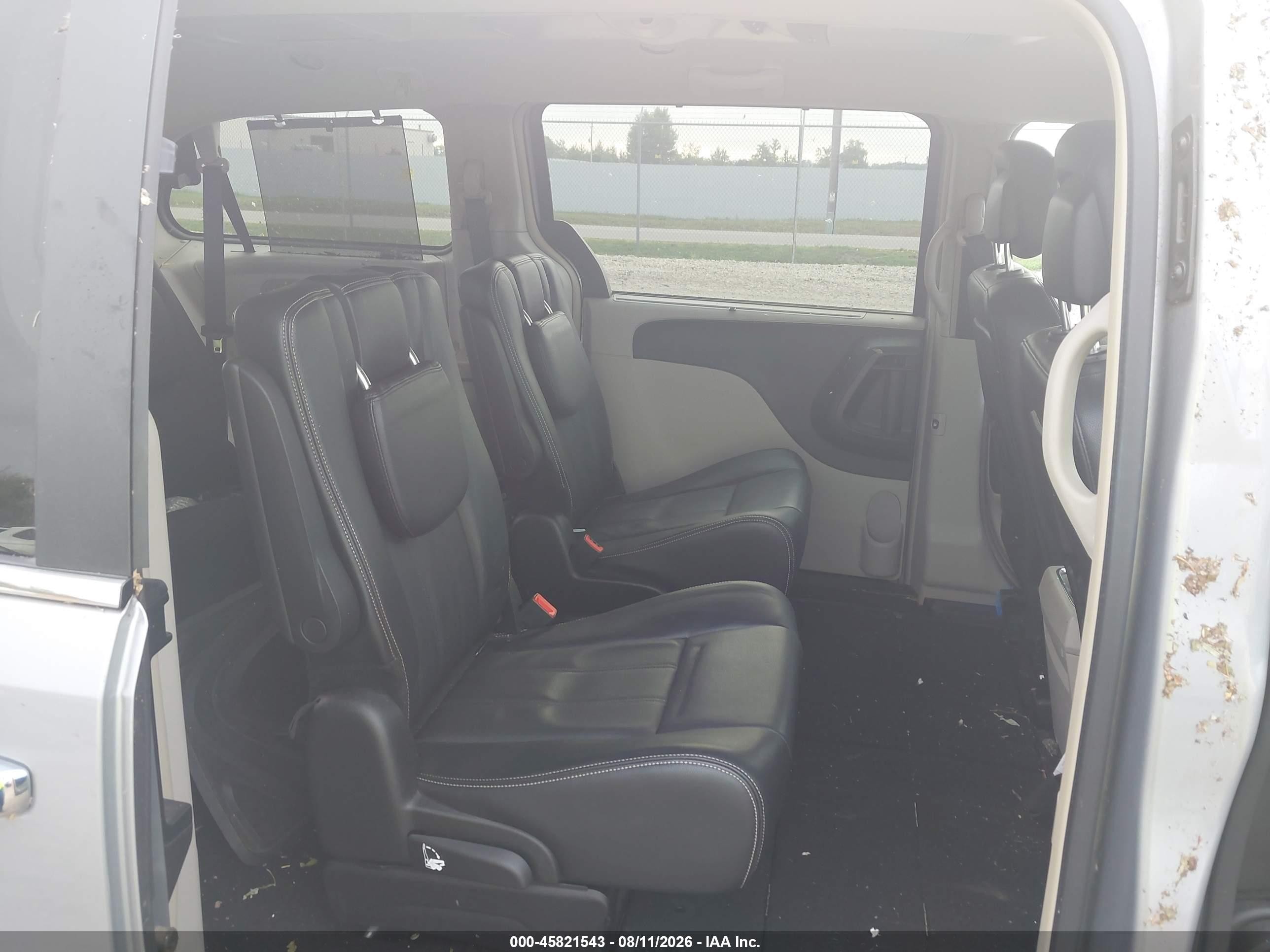 2014 Chrysler Town & Country Touring Silver vin: 2C4RC1BGXER469527