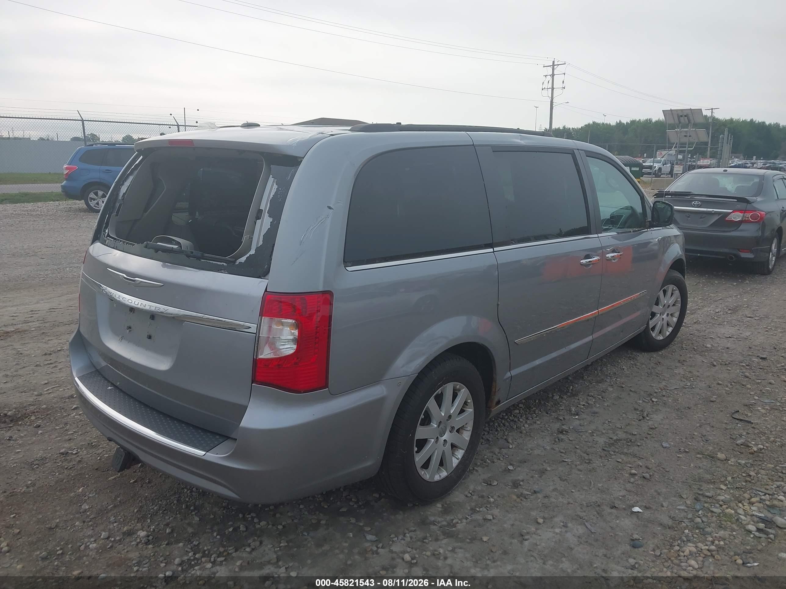 2014 Chrysler Town & Country Touring Silver vin: 2C4RC1BGXER469527