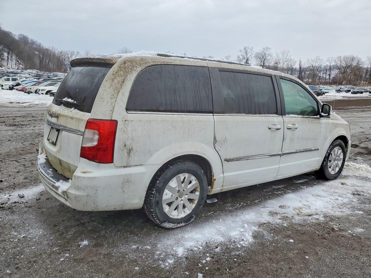 2015 Chrysler Town And Coun White vin: 2C4RC1BGXFR538802