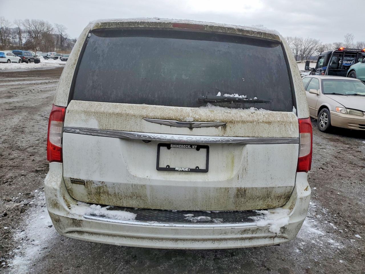 2015 Chrysler Town And Coun White vin: 2C4RC1BGXFR538802