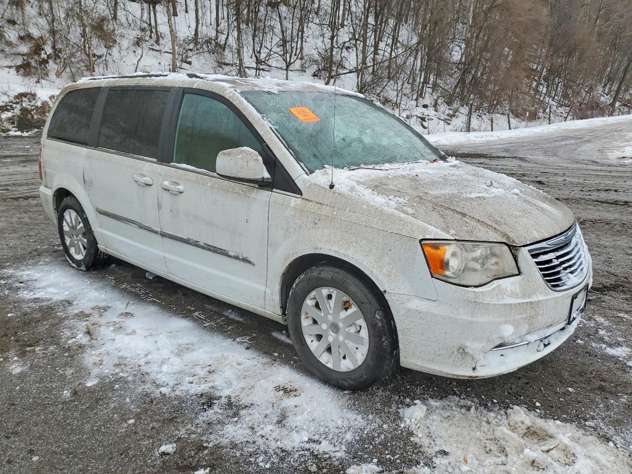 2015 Chrysler Town And Coun White vin: 2C4RC1BGXFR538802