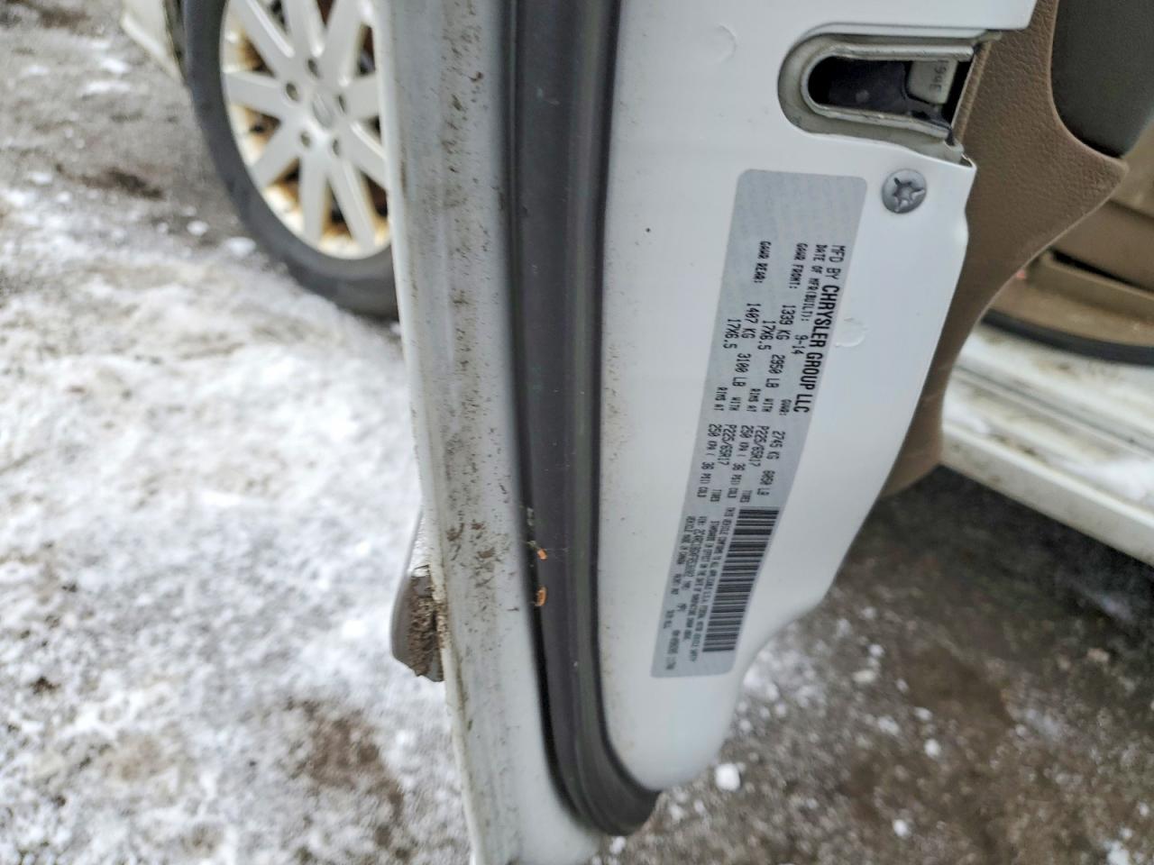 2015 Chrysler Town And Coun White vin: 2C4RC1BGXFR538802