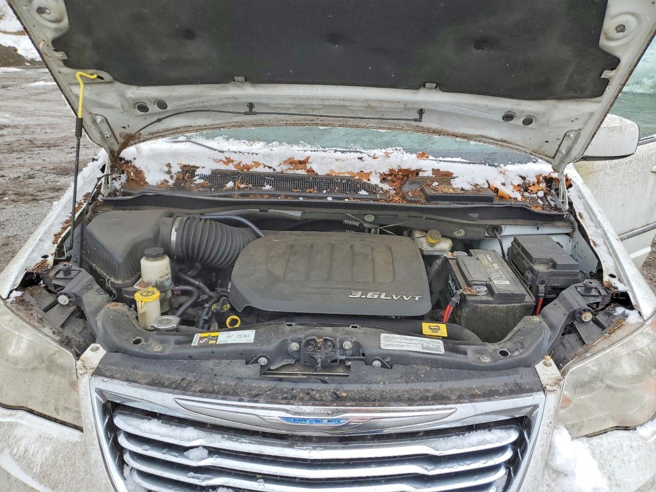 2015 Chrysler Town And Coun White vin: 2C4RC1BGXFR538802