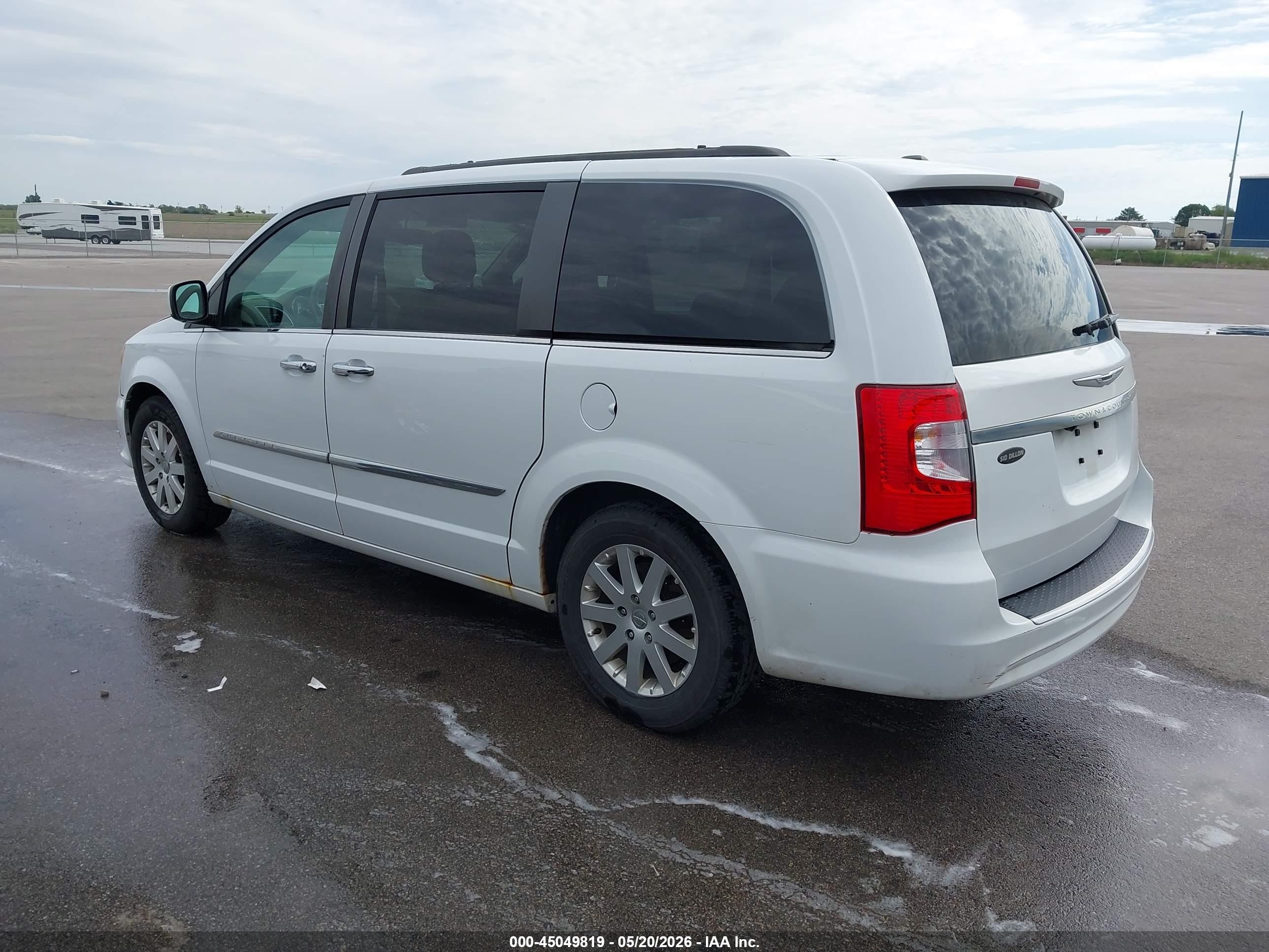 2015 Chrysler Town & Country Touring White vin: 2C4RC1BGXFR539738