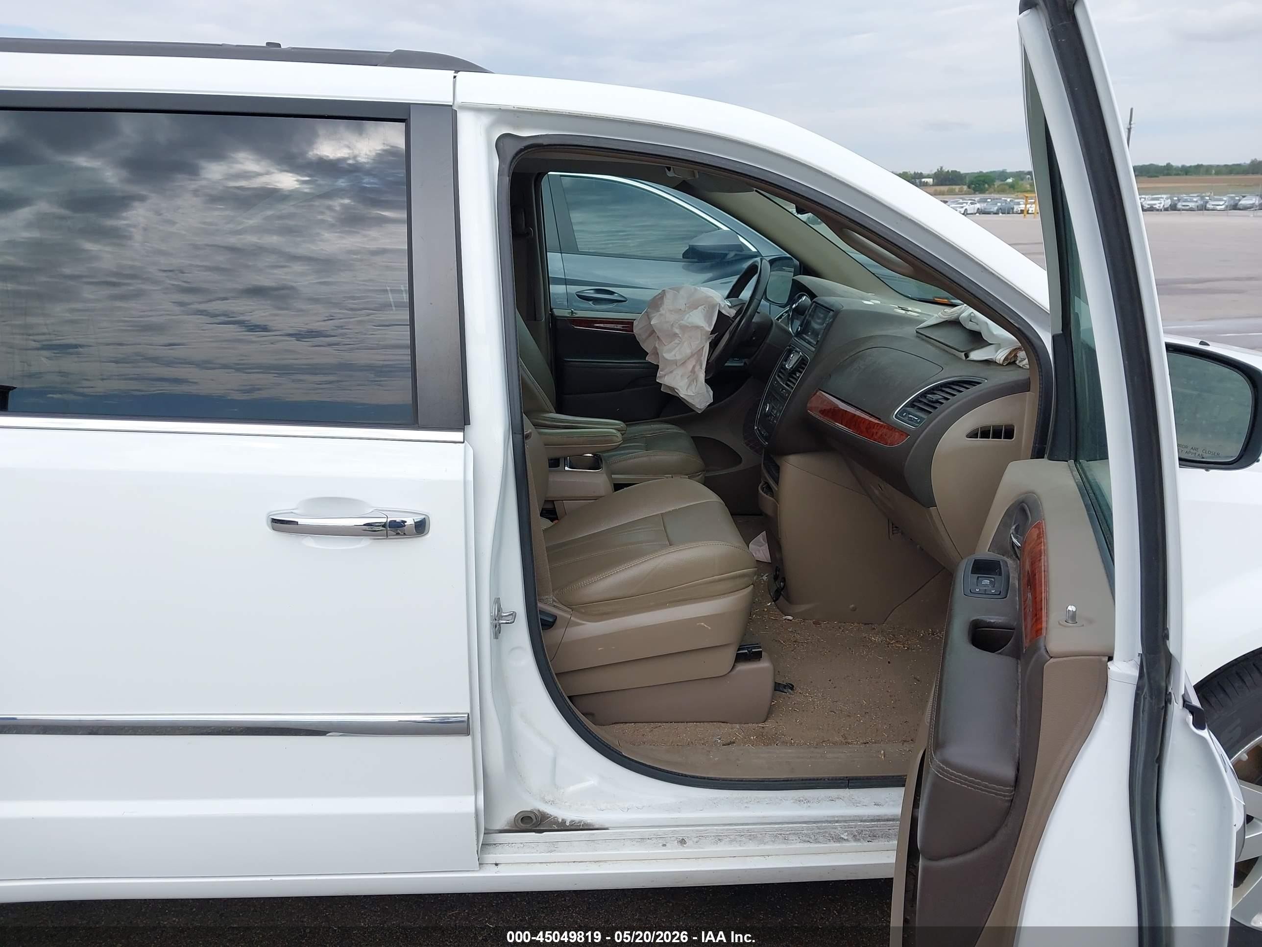 2015 Chrysler Town & Country Touring White vin: 2C4RC1BGXFR539738