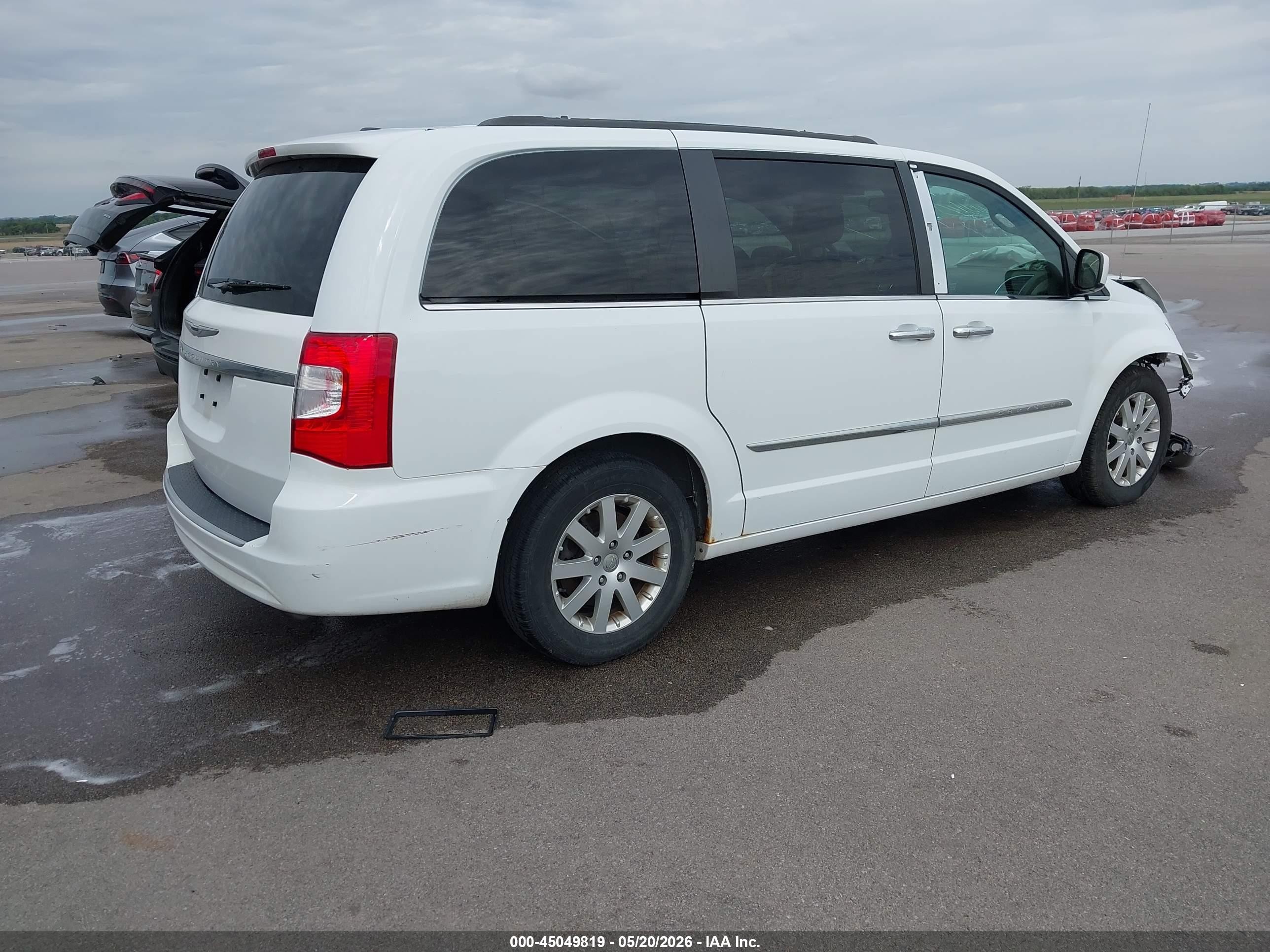 2015 Chrysler Town & Country Touring White vin: 2C4RC1BGXFR539738