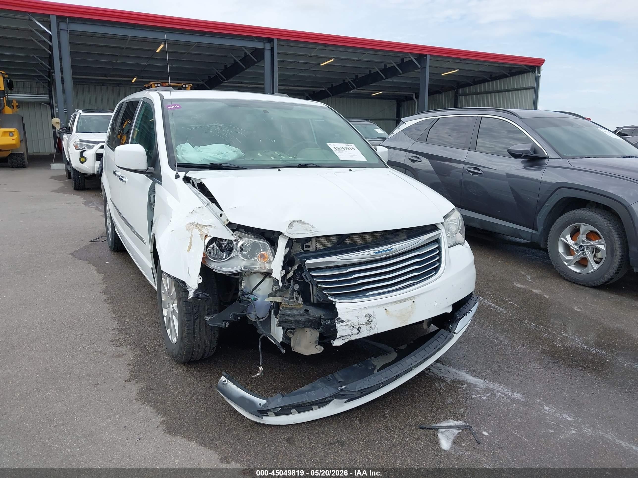2015 Chrysler Town & Country Touring White vin: 2C4RC1BGXFR539738