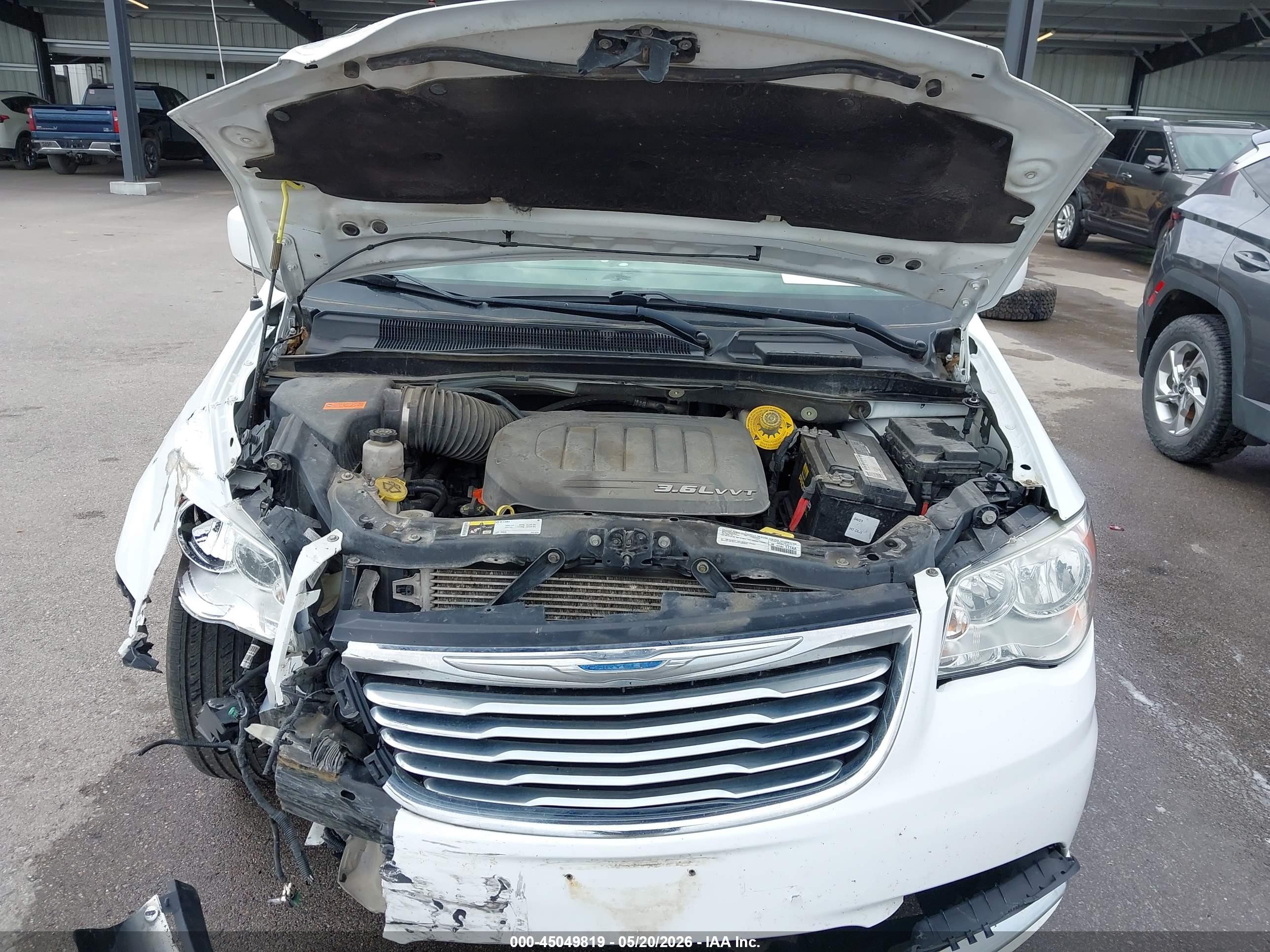 2015 Chrysler Town & Country Touring White vin: 2C4RC1BGXFR539738