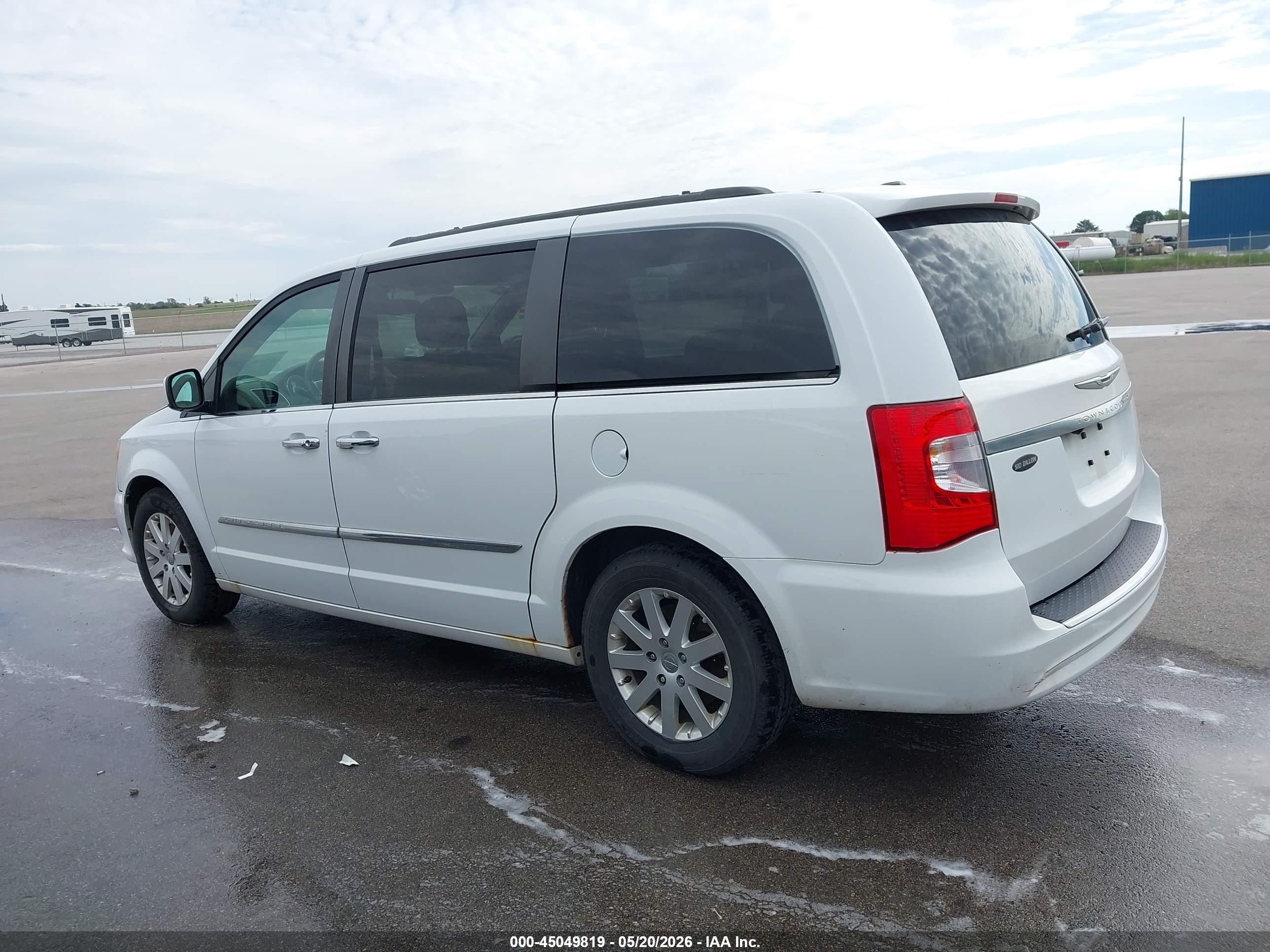 2015 Chrysler Town & Country Touring White vin: 2C4RC1BGXFR539738