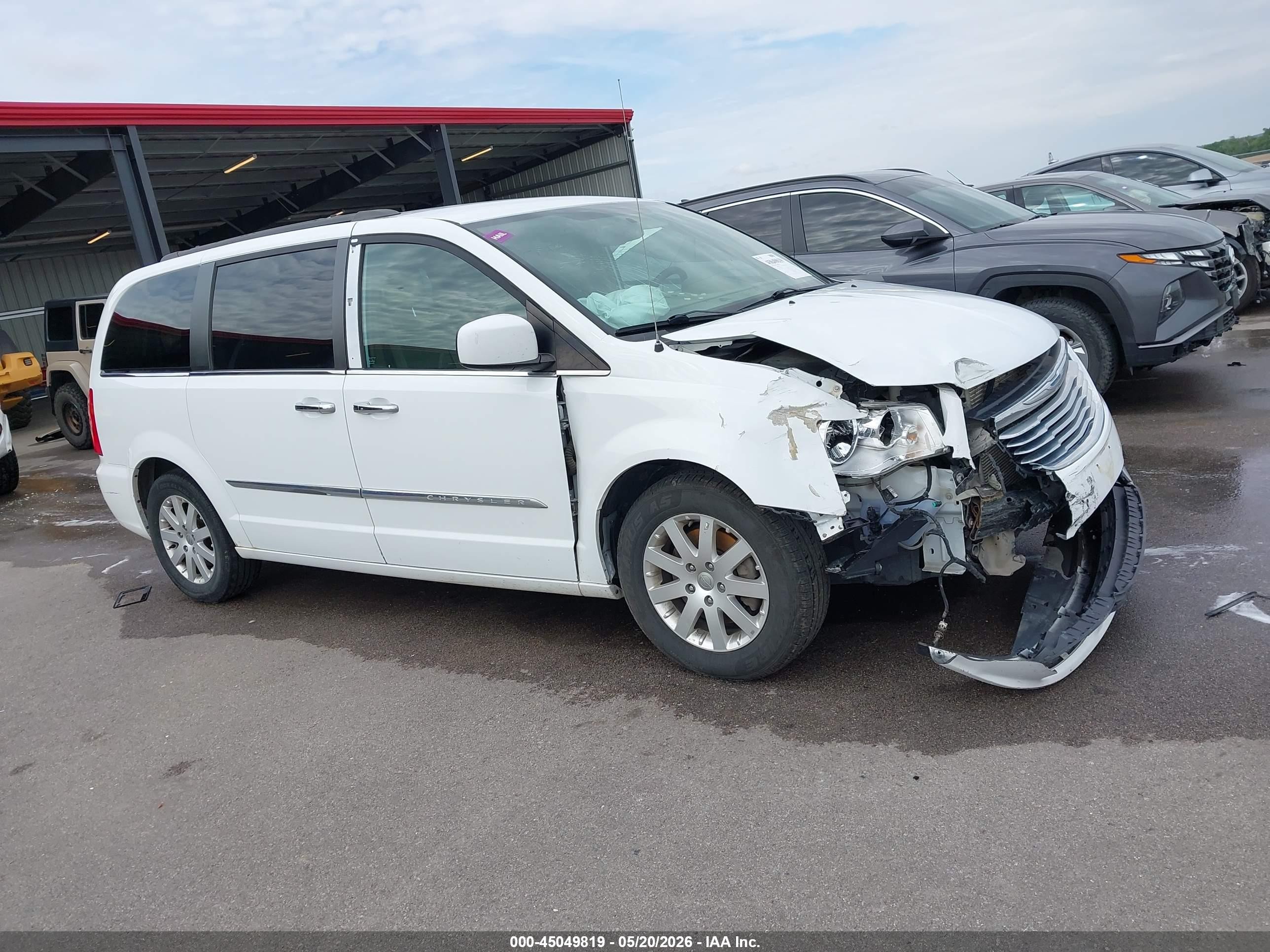 2015 Chrysler Town & Country Touring White vin: 2C4RC1BGXFR539738