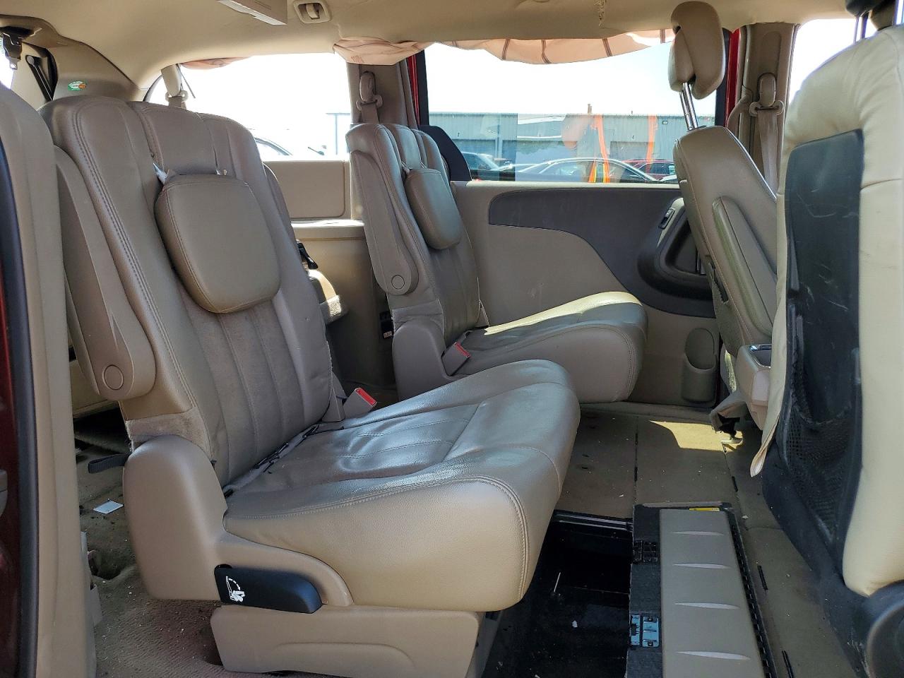 2015 Chrysler Town & Country Touring Burgundy vin: 2C4RC1BGXFR552439
