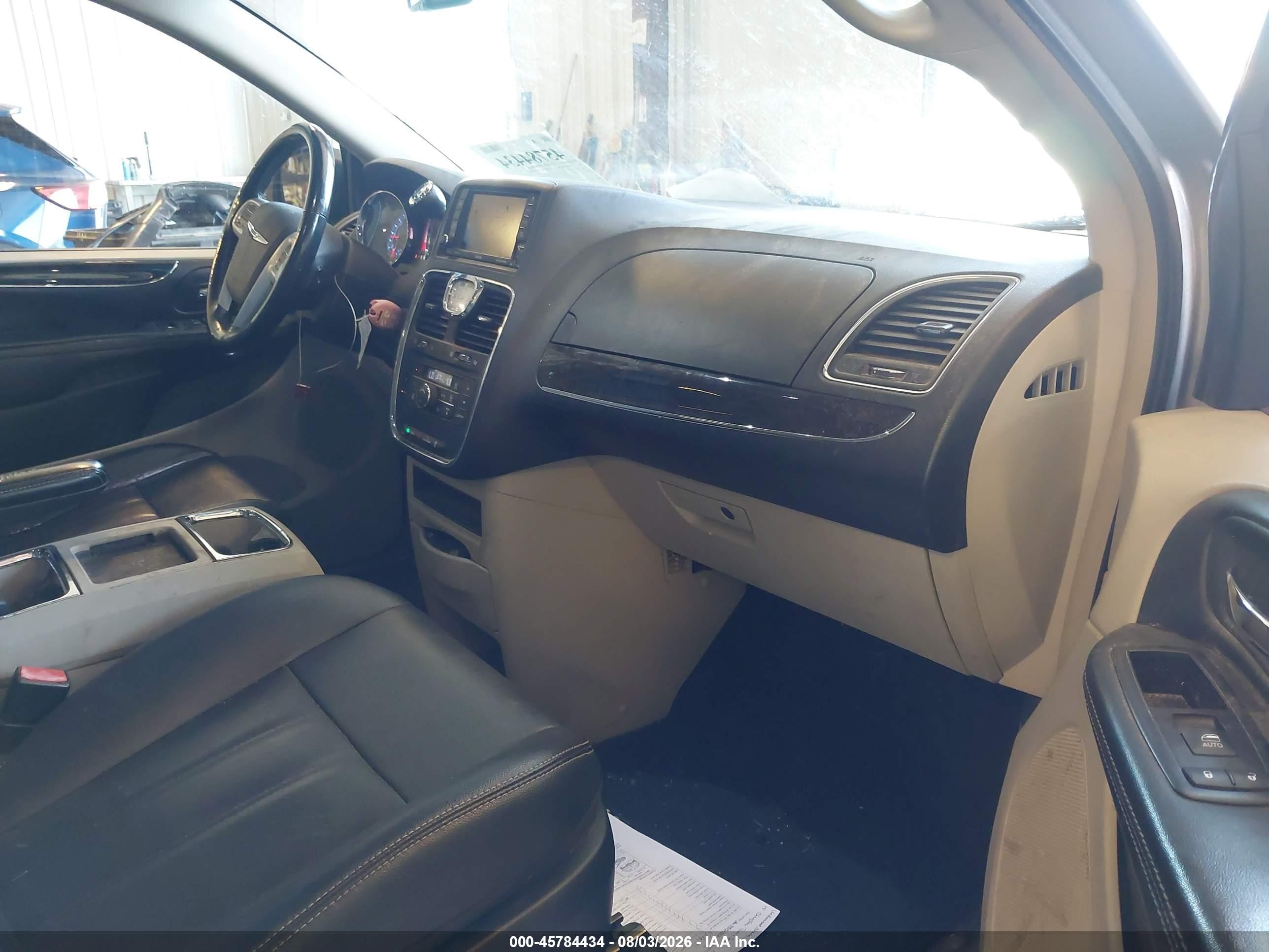2015 Chrysler Town & Country Touring Silver vin: 2C4RC1BGXFR562890